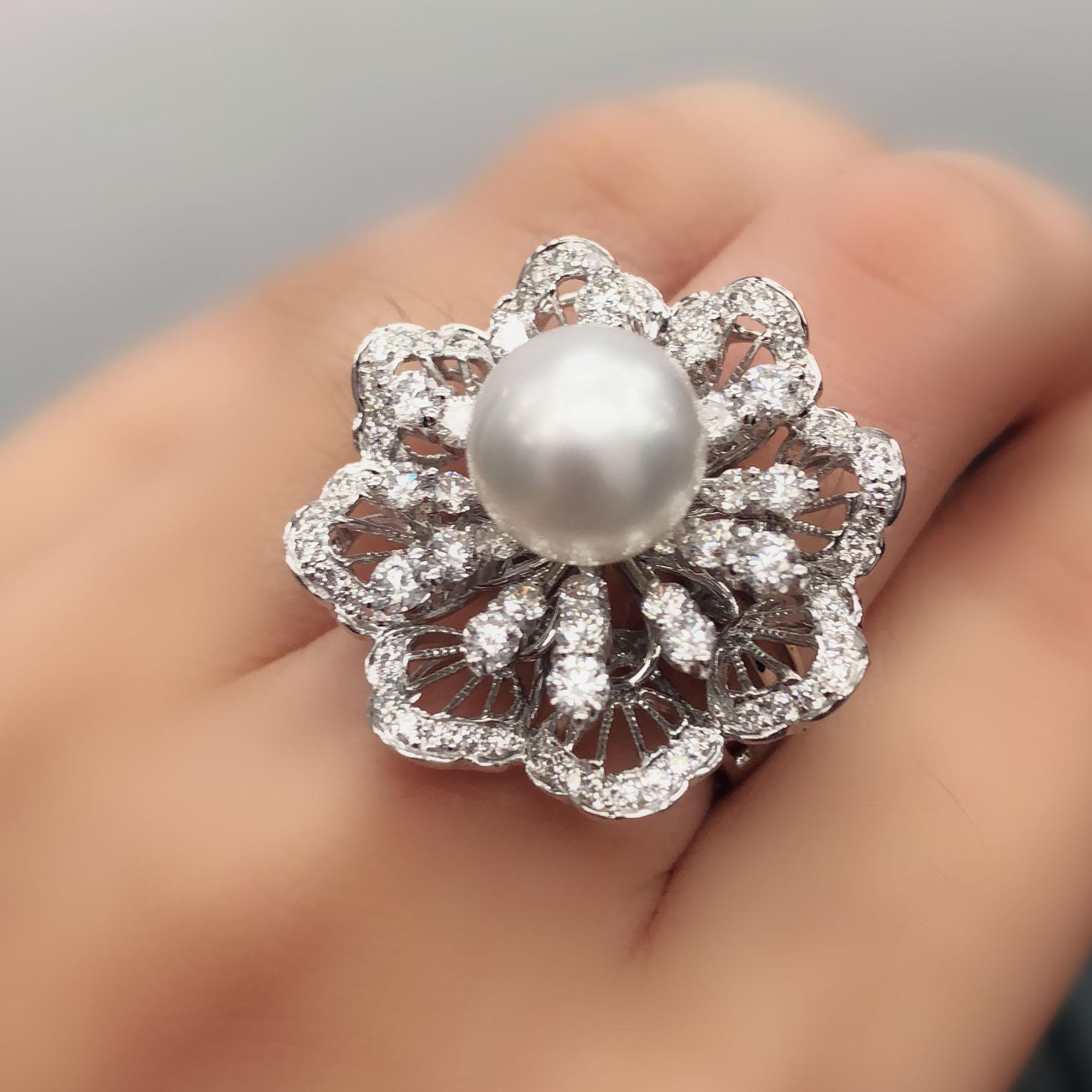 18 Karat White Gold Gilin Southsea Pearl and Diamond Cocktail Ring In New Condition For Sale In Central, HK