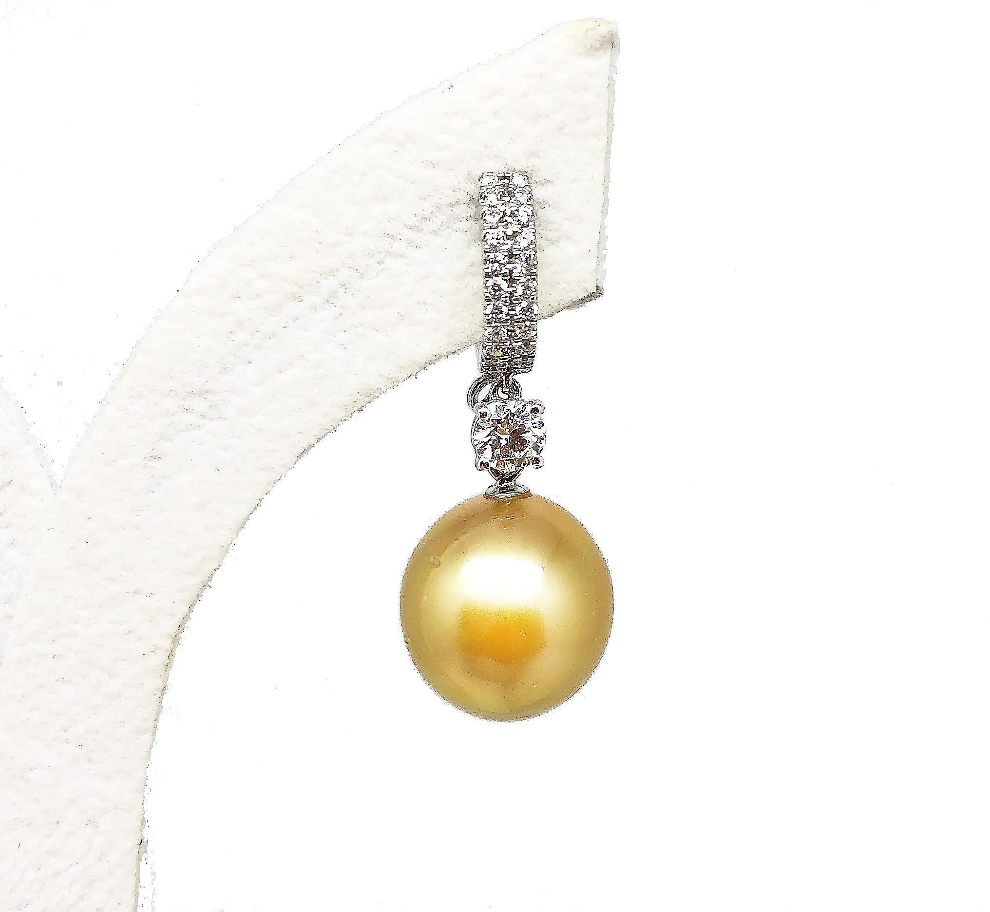 The earrings features a pair of white and gold Southsea Pearls with very beautiful luster. They can be detached from the huggies and the pointer size diamond.

Earrings details
White Pearl size - 12.9*13.7mm
Gold Pearl size - 12.9*14.0mm
Diamonds -