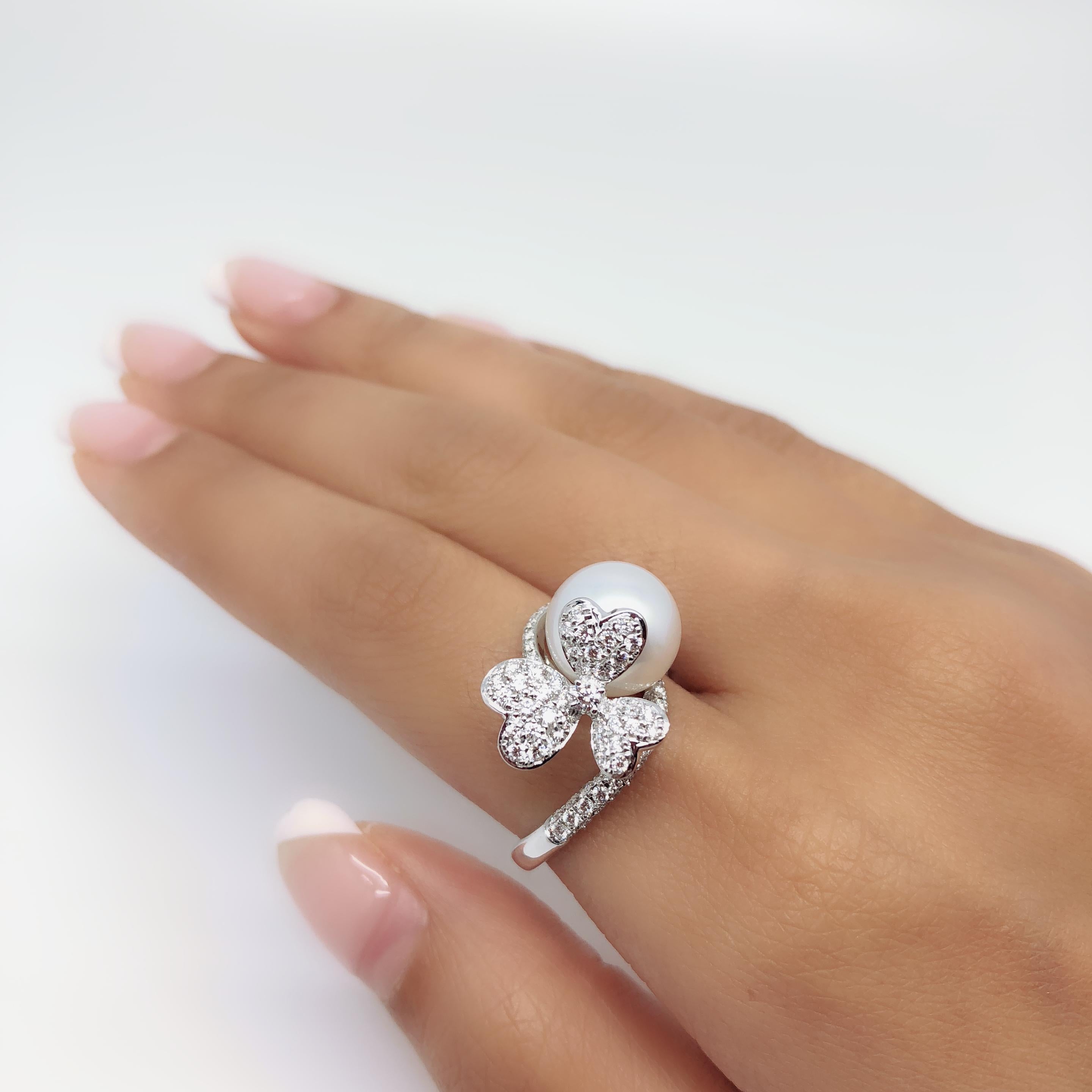 18 Karat White Gold Gilin White Southsea Pearl Diamond Ring For Sale 1