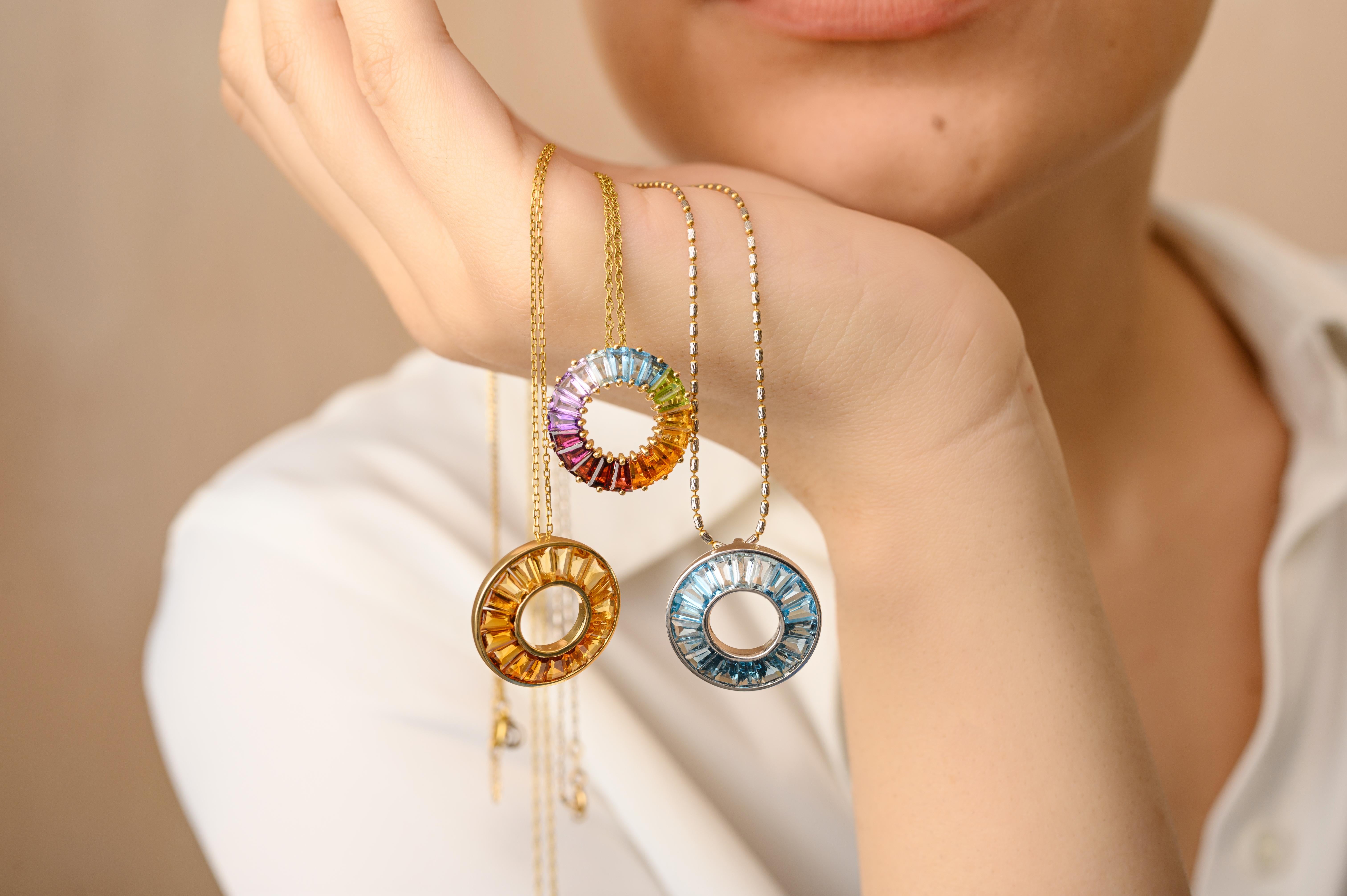 Women's or Men's 18 Karat White Gold Gradient Blue Topaz Circle Pendant Necklace For Sale