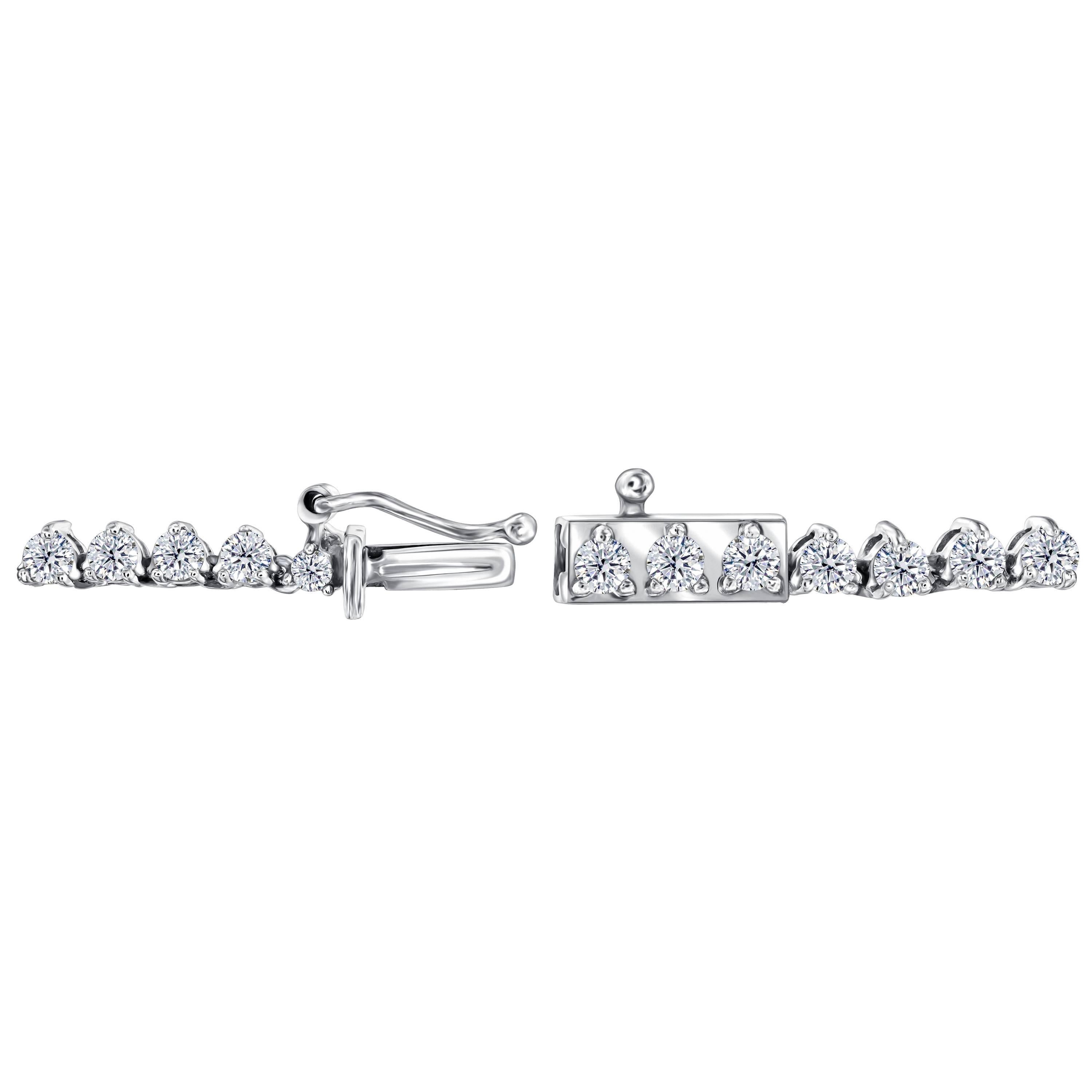 10 Karat Runder Diamant 18 Karat Weißgold Abgestufte Claw Set Tennis Halskette (Moderne) im Angebot