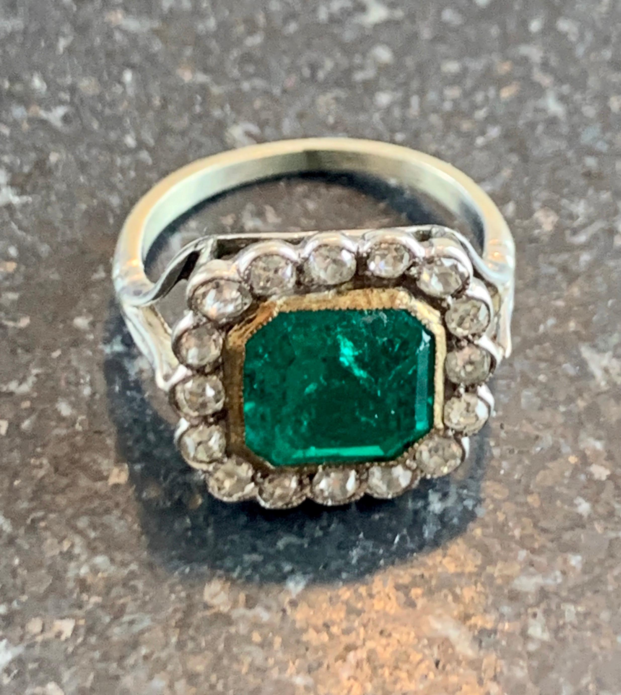 18 Karat White Gold, Green Emerald and Diamond Ring For Sale 3