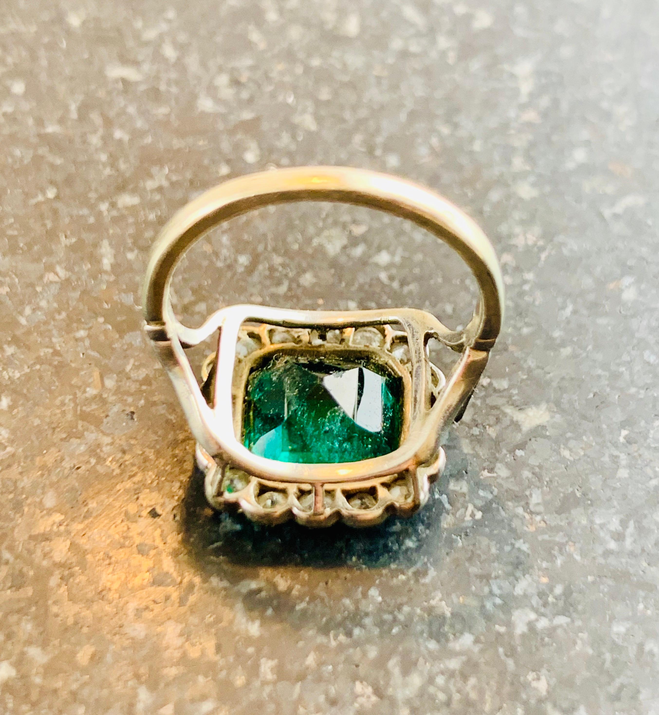 18 Karat White Gold, Green Emerald and Diamond Ring For Sale 5