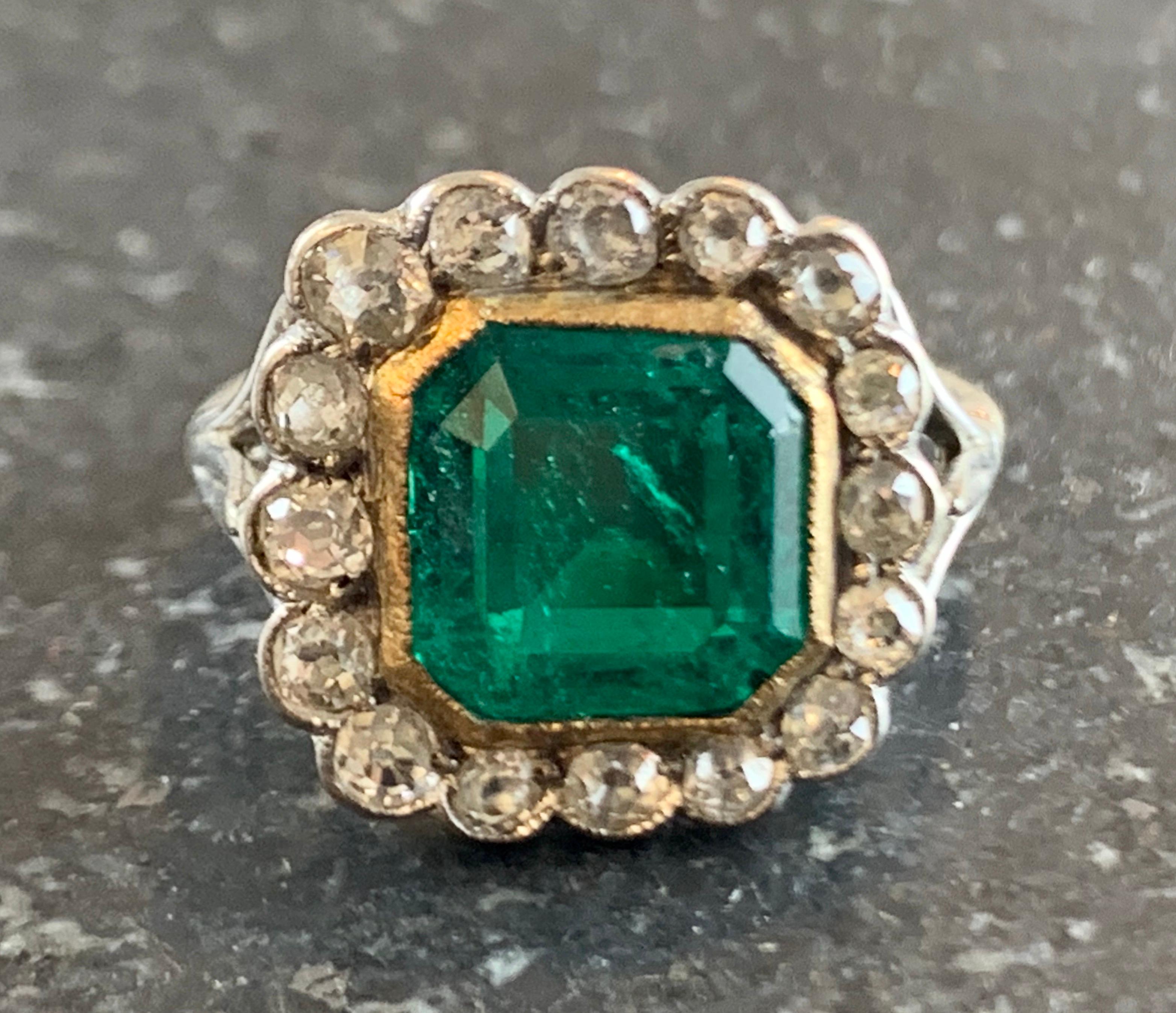 18 Karat White Gold, Green Emerald and Diamond Ring For Sale 6