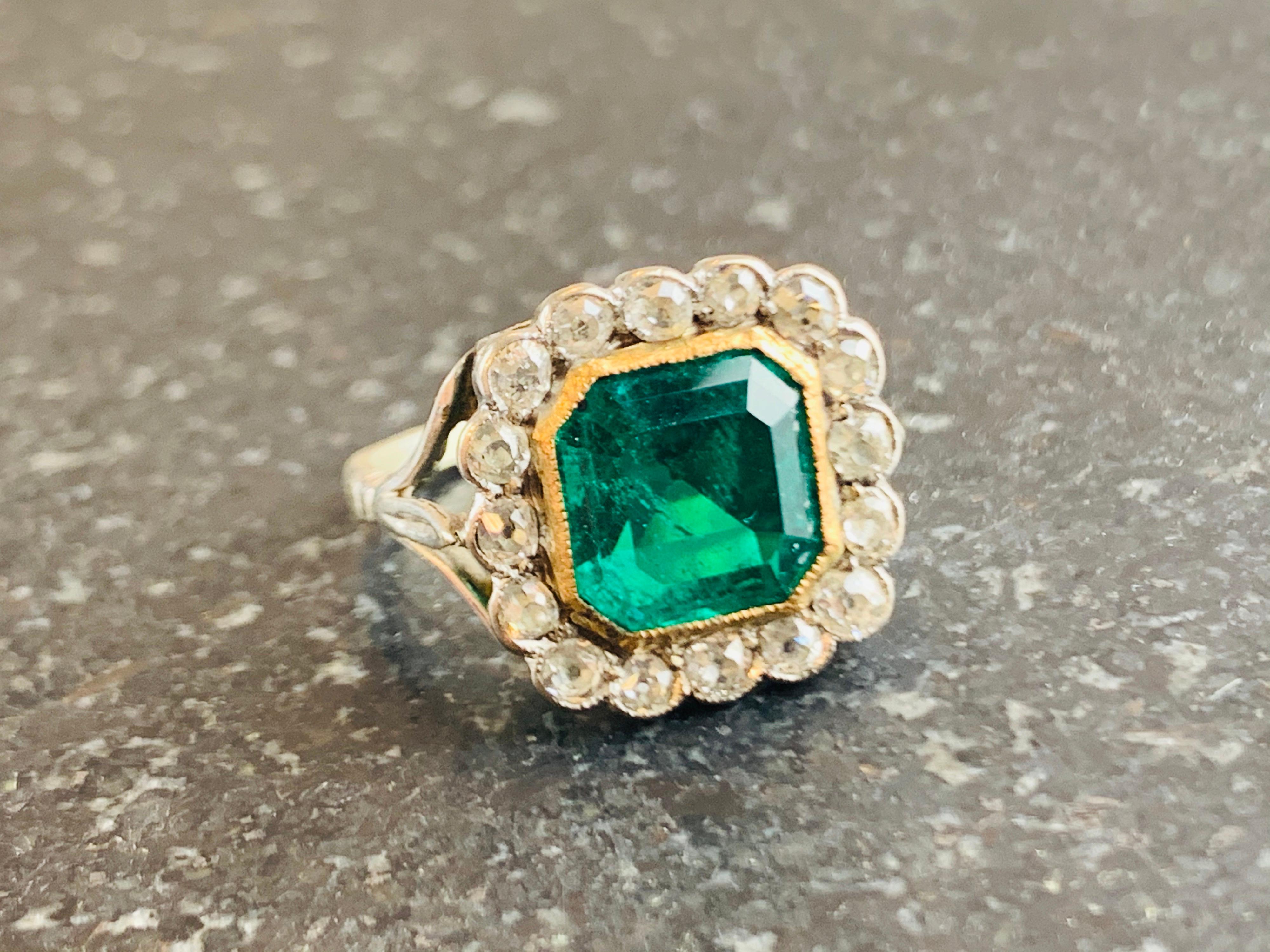 18 Karat White Gold, Green Emerald and Diamond Ring For Sale 7