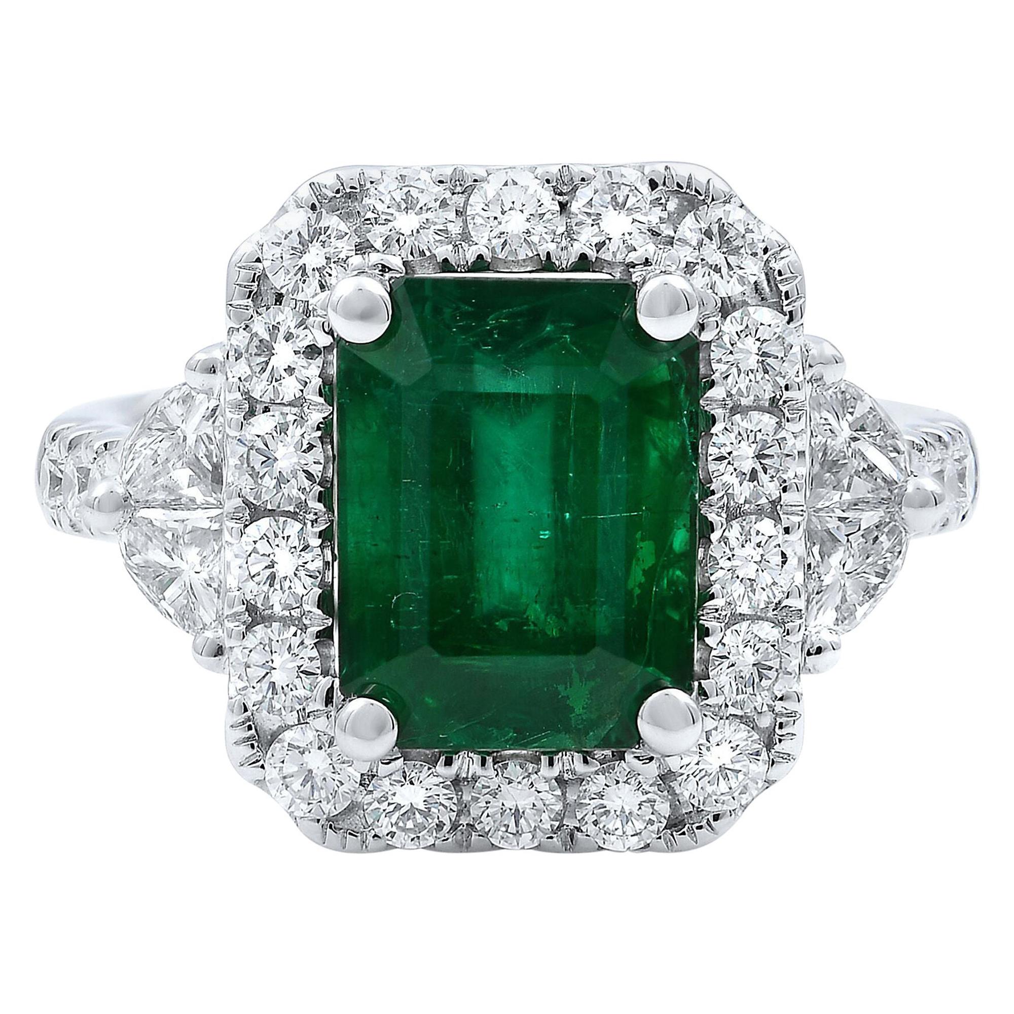 18 Karat White Gold Green Emerald Diamonds Engagement Ring