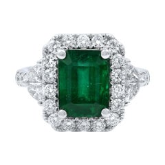 18 Karat White Gold Green Emerald Diamonds Engagement Ring