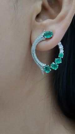 18 Karat White Gold Green Emerald White Diamond Hoop Earrings
