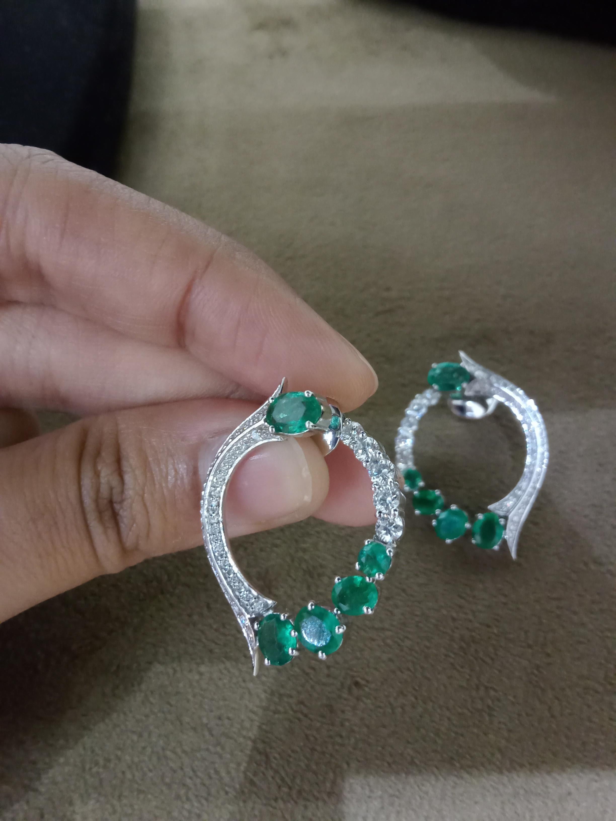 Mixed Cut 18 Karat White Gold Green Emerald White Diamond Hoop Earrings For Sale