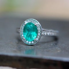 18 Karat White Gold Green Oval Emerald Diamond Engagement Ring