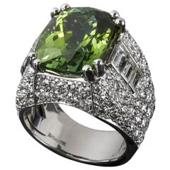 Veschetti 18 Karat White Gold, Green Tourmaline and Diamond Fashion Ring