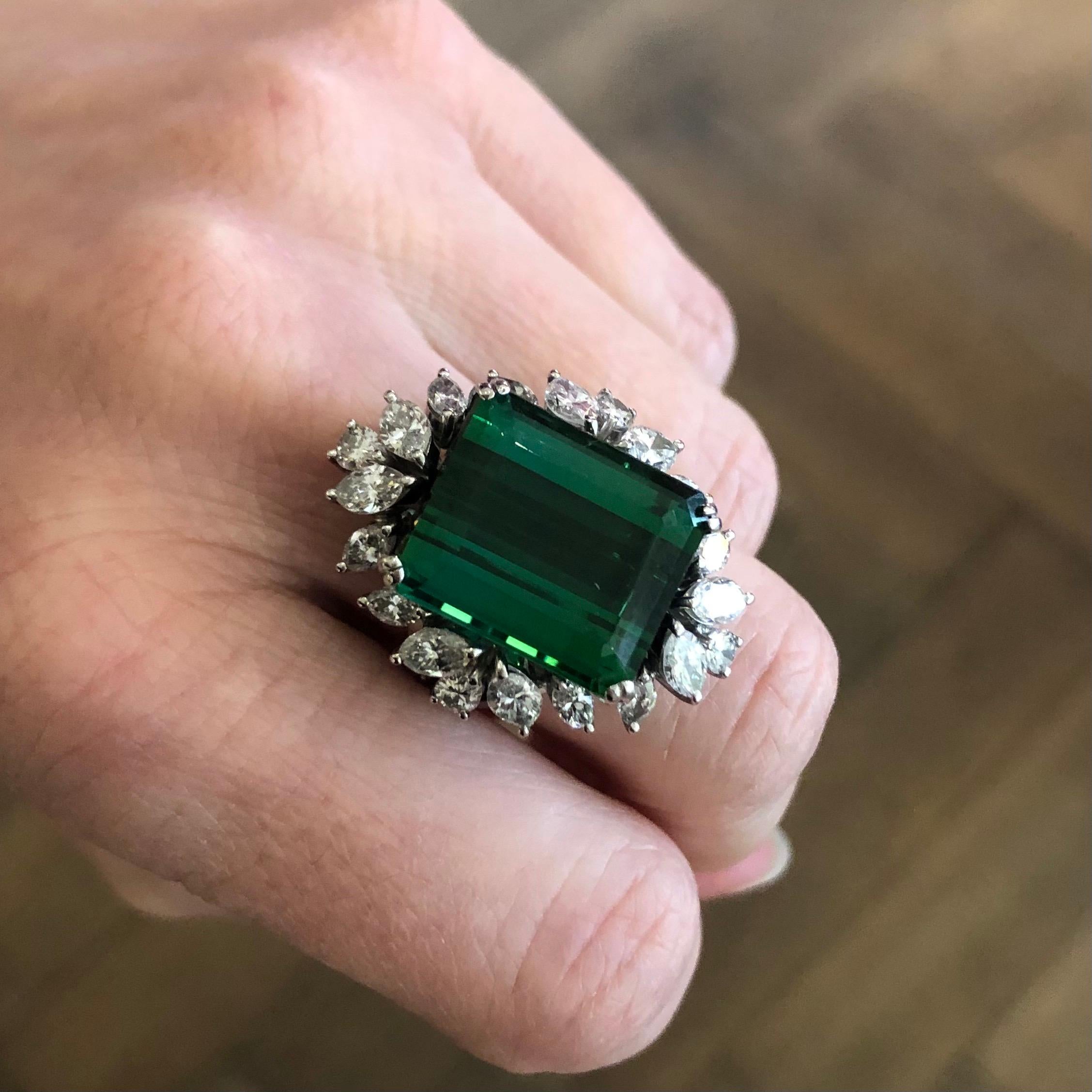 18 Karat White Gold Green Tourmaline Diamond Cocktail Ring For Sale 4
