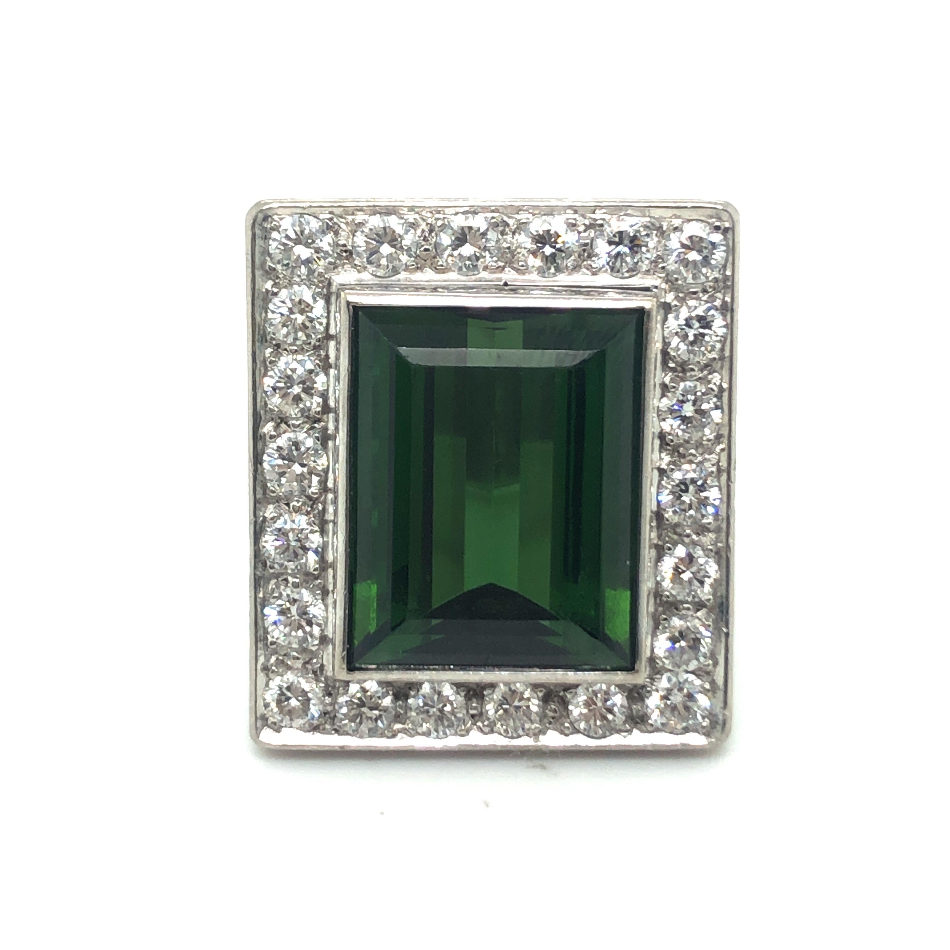 Moderno Anello cocktail con diamante e tormalina verde in oro bianco 18 carati