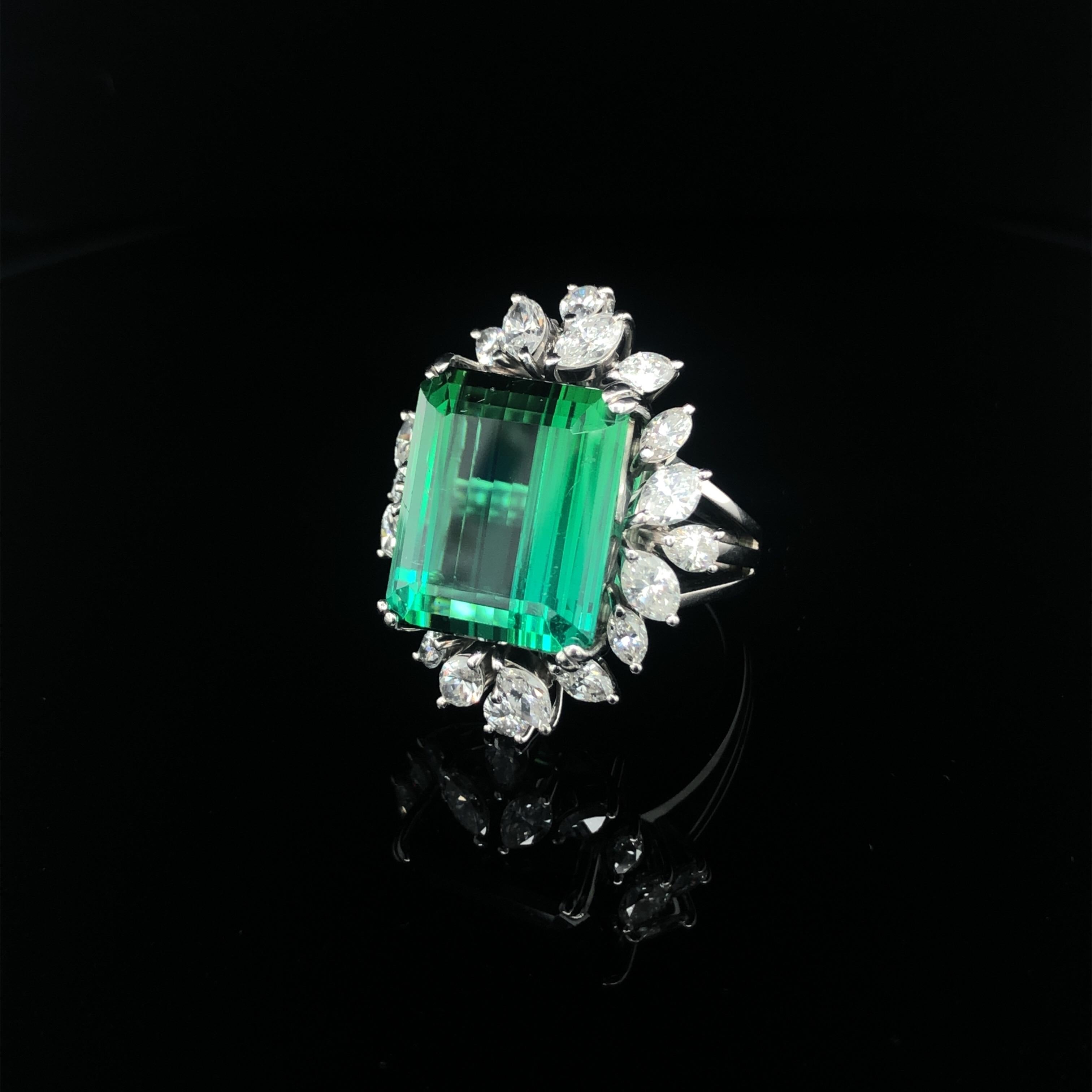Women's 18 Karat White Gold Green Tourmaline Diamond Cocktail Ring For Sale