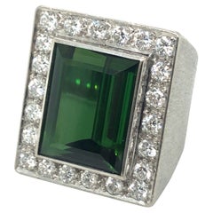 Anello cocktail con diamante e tormalina verde in oro bianco 18 carati