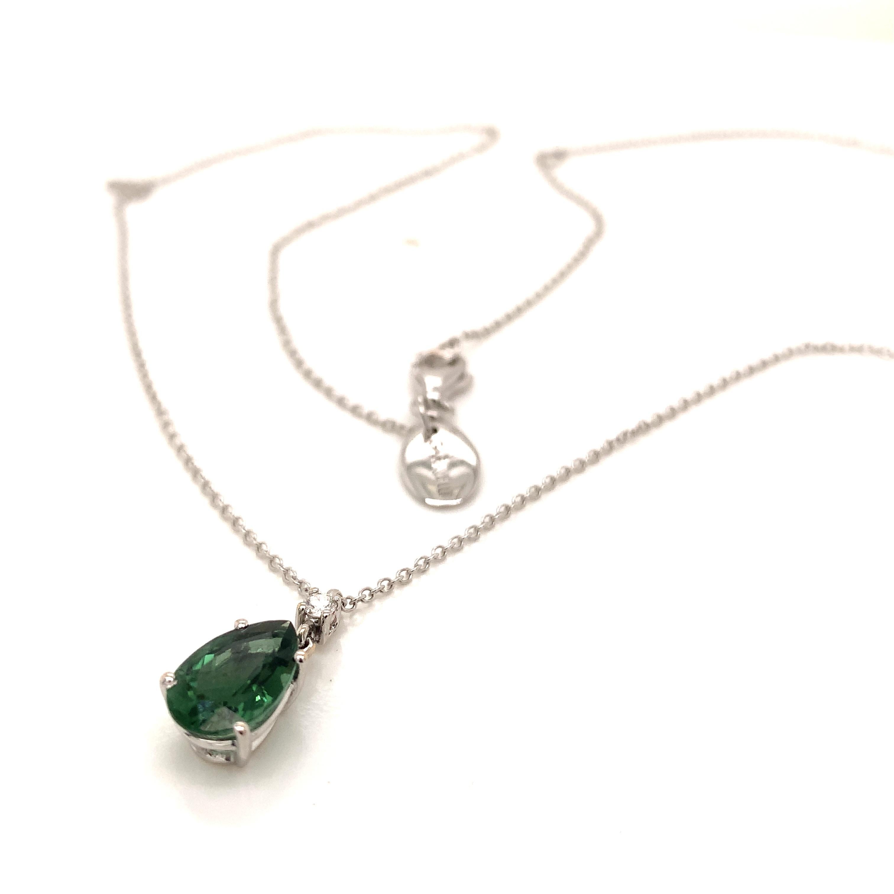 Garavelli pendant with chain in drop design, in white gold 18 kt with a pear shape cut green tourmaline and white diamond on top
 The total chain lenght is 44 cm / inches 17  with a loop at 40 cm /15.5 inches
18kt White Gold grs : 2.85
Green