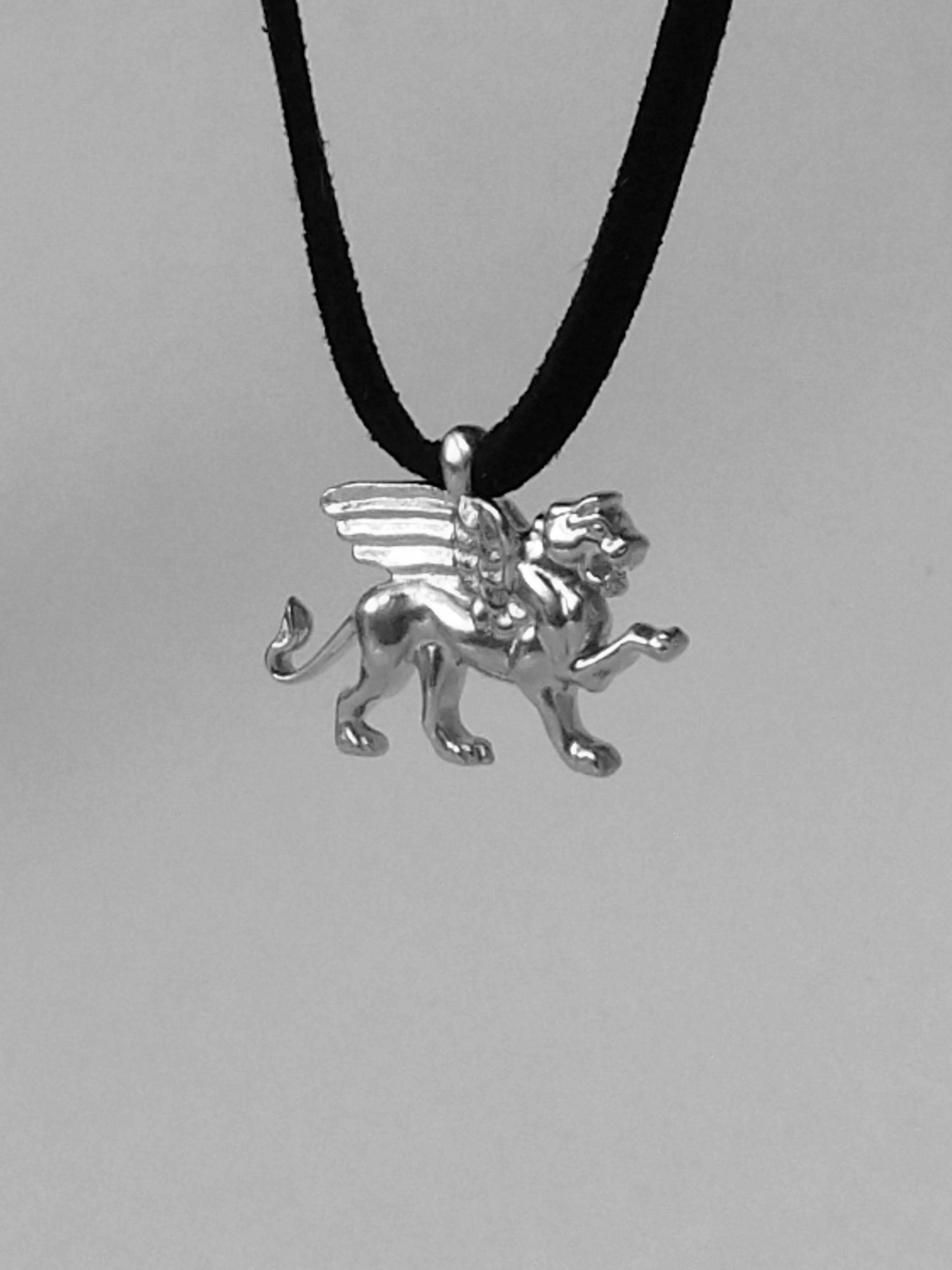 18 Karat White Gold Winged Lion Griffin Pendant Necklace 1 inch wide In New Condition For Sale In New York, NY