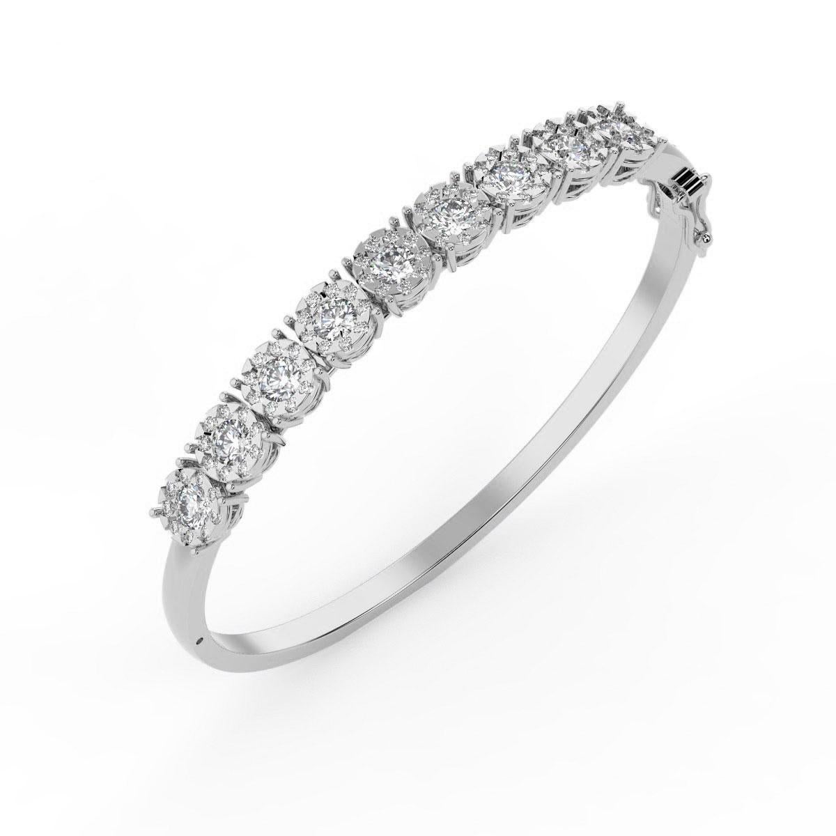 Dieser Diamantarmreif präsentiert zierliche runde Diamanten in 14 Karat Roségold mit einem Gesamtkaratgewicht von 5,00 Karat in Mikrozackenfassung. Die Diamanten sind entlang der oberen Hälfte dieses Armreifs mit Scharnier gefasst.

Einzelheiten zum