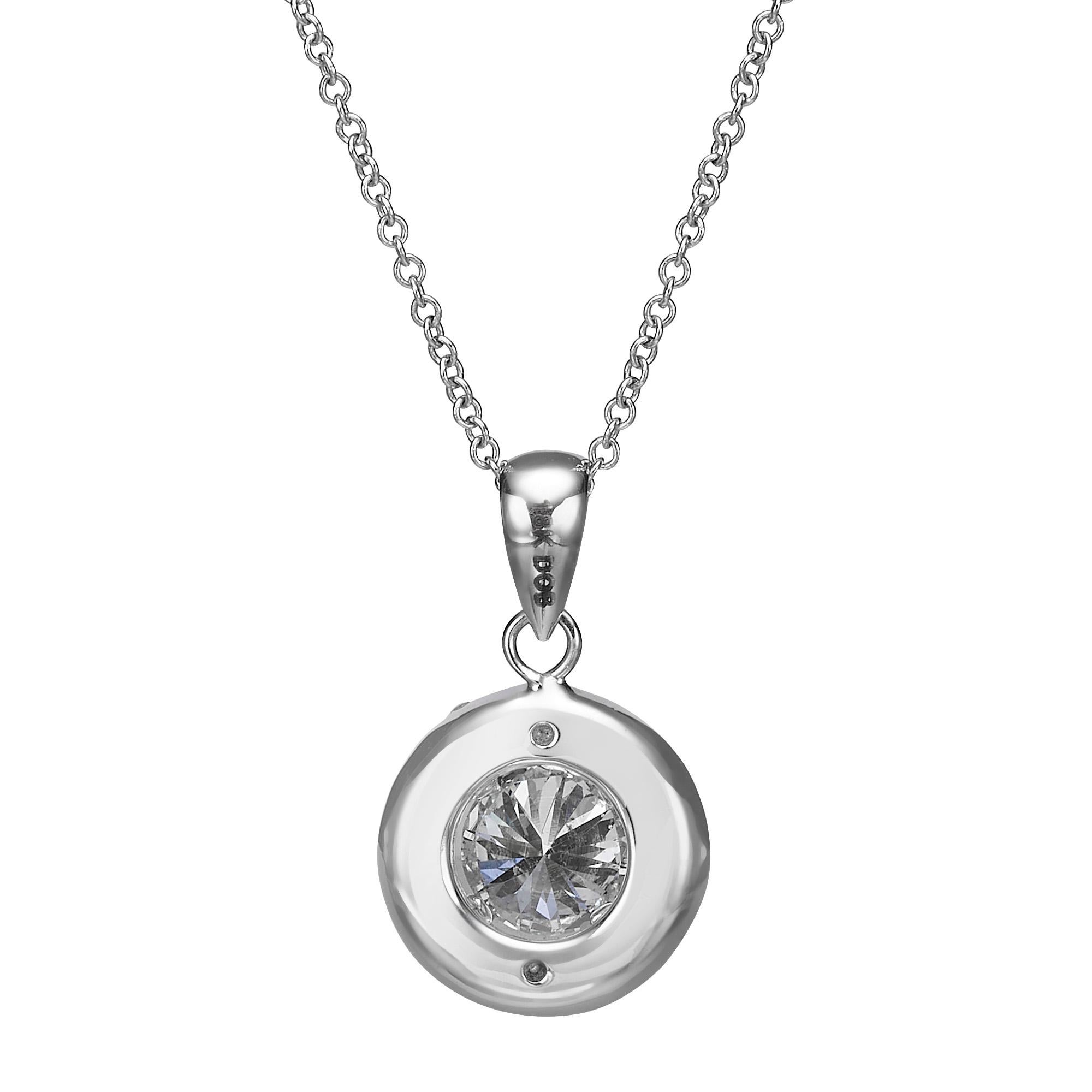 18 Karat White Gold Halo Style Pendant 'with 1.39 TCW Diamonds In New Condition For Sale In רמת גן, IL
