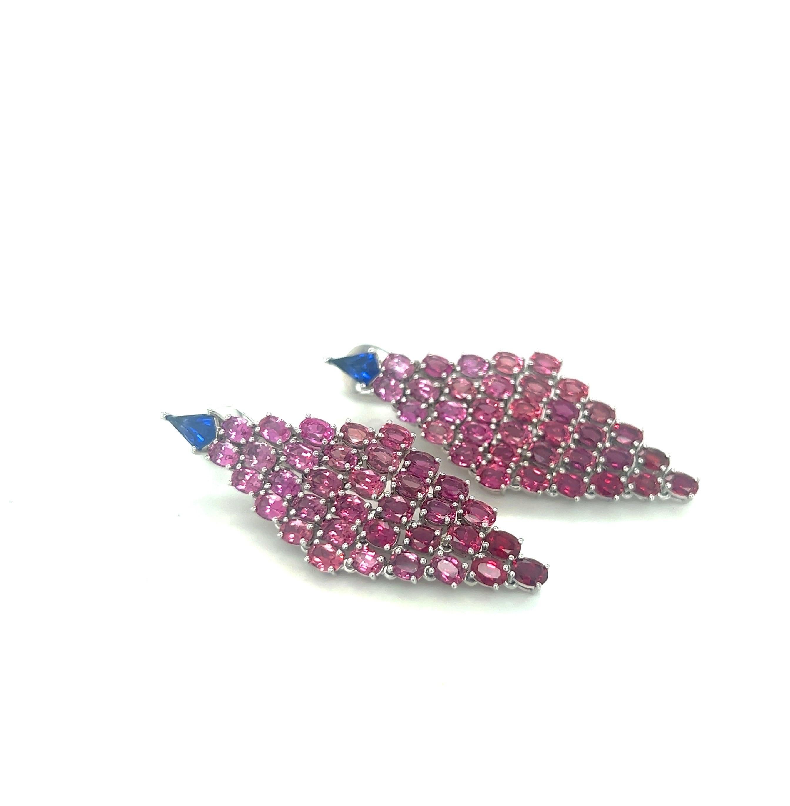 18 Karat White Gold Hanging Earrings with 14.20Cts Ombre' Rubies For Sale 4