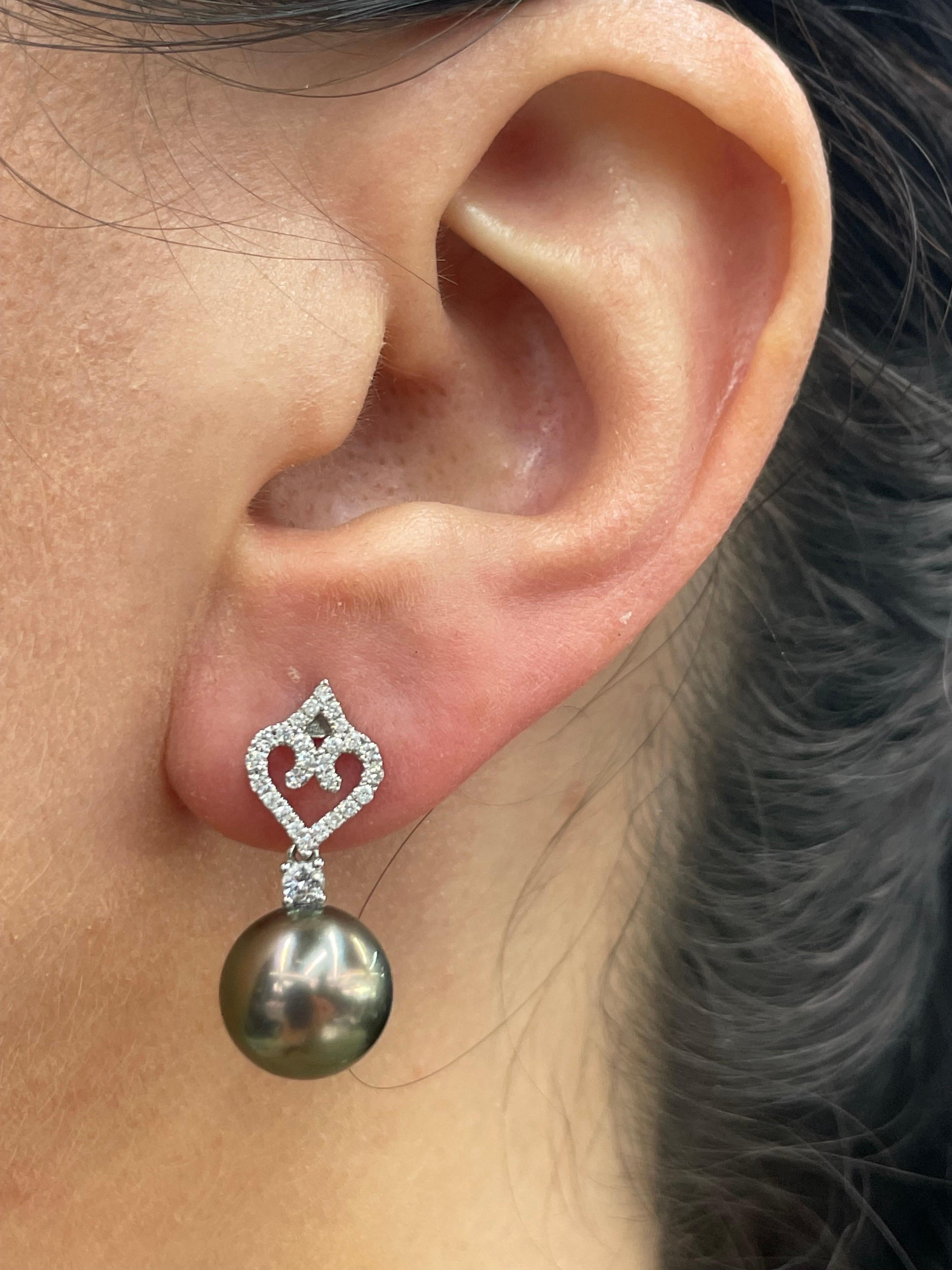 18 Karat White Gold heart motif drop earrings featuring 52 small diamonds weighing 0.26 Carats, two Round Brilliants weighing 0.12 Carats and Tahitian Pearls measuring 10-11 MM. 
Can customize Pearl color & size.
DM for more information. 