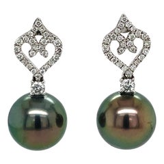 Pendants d'oreilles en or blanc 18 carats avec perle de Tahiti en forme de cœur 0,38 carats