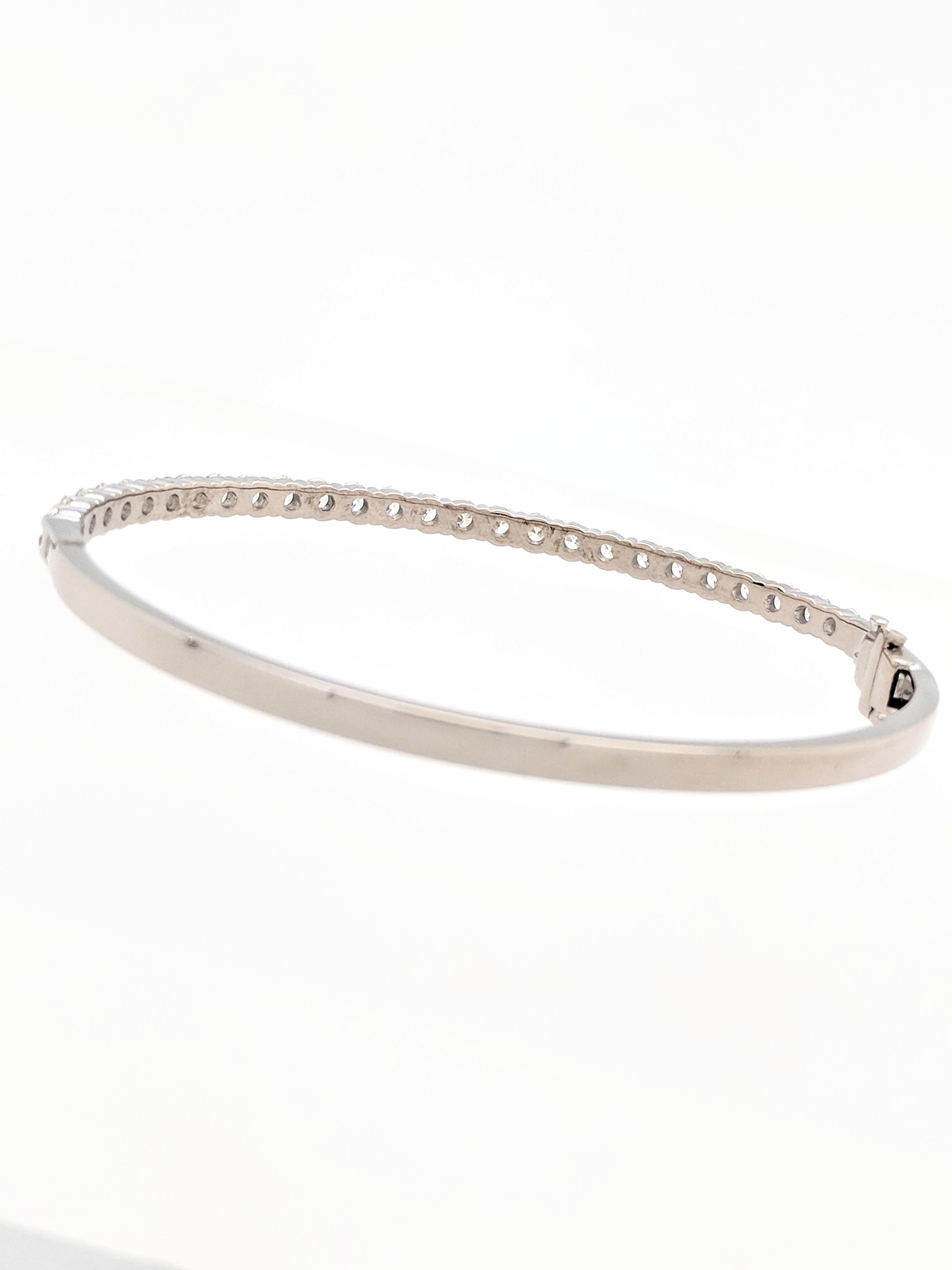 18 Karat White Gold Hearts on Fire Diamond Bangle Bracelet 2.25 Carat 1