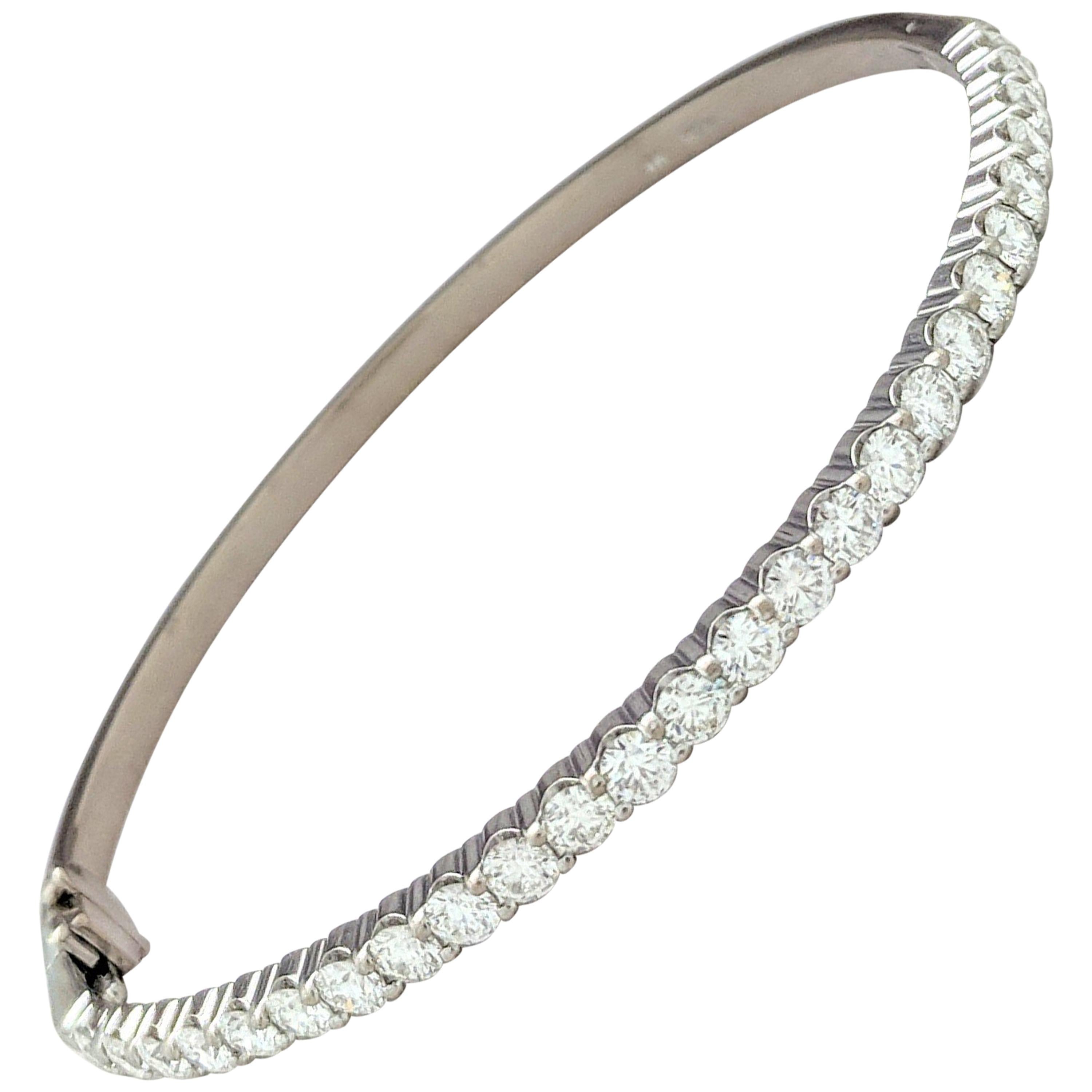 18 Karat White Gold Hearts on Fire Diamond Bangle Bracelet 2.25 Carat