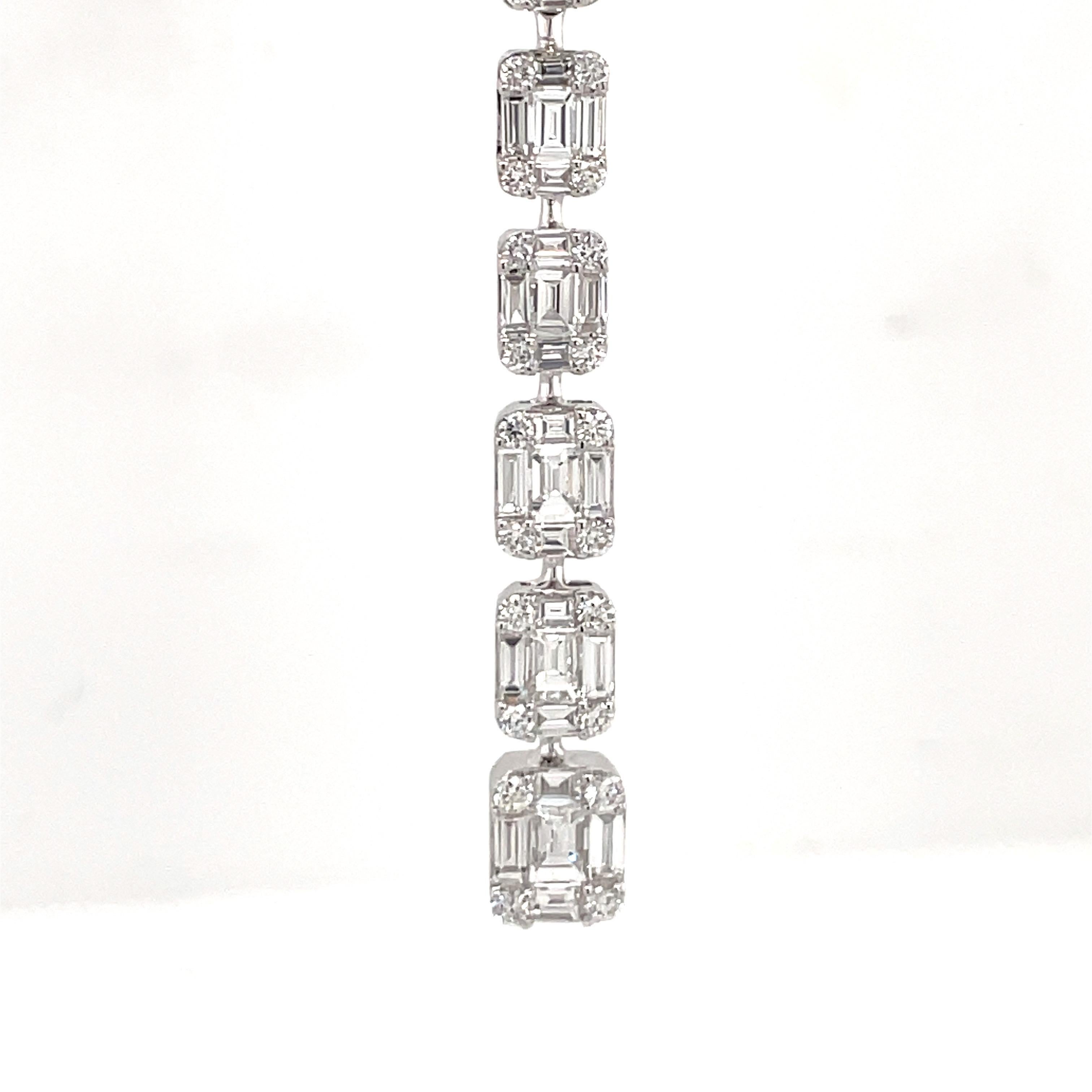 Boucles d'oreilles pendantes en or blanc 18 carats avec diamants de 3,27 carats et 9,8 grammes, sertis en illusion en vente 6