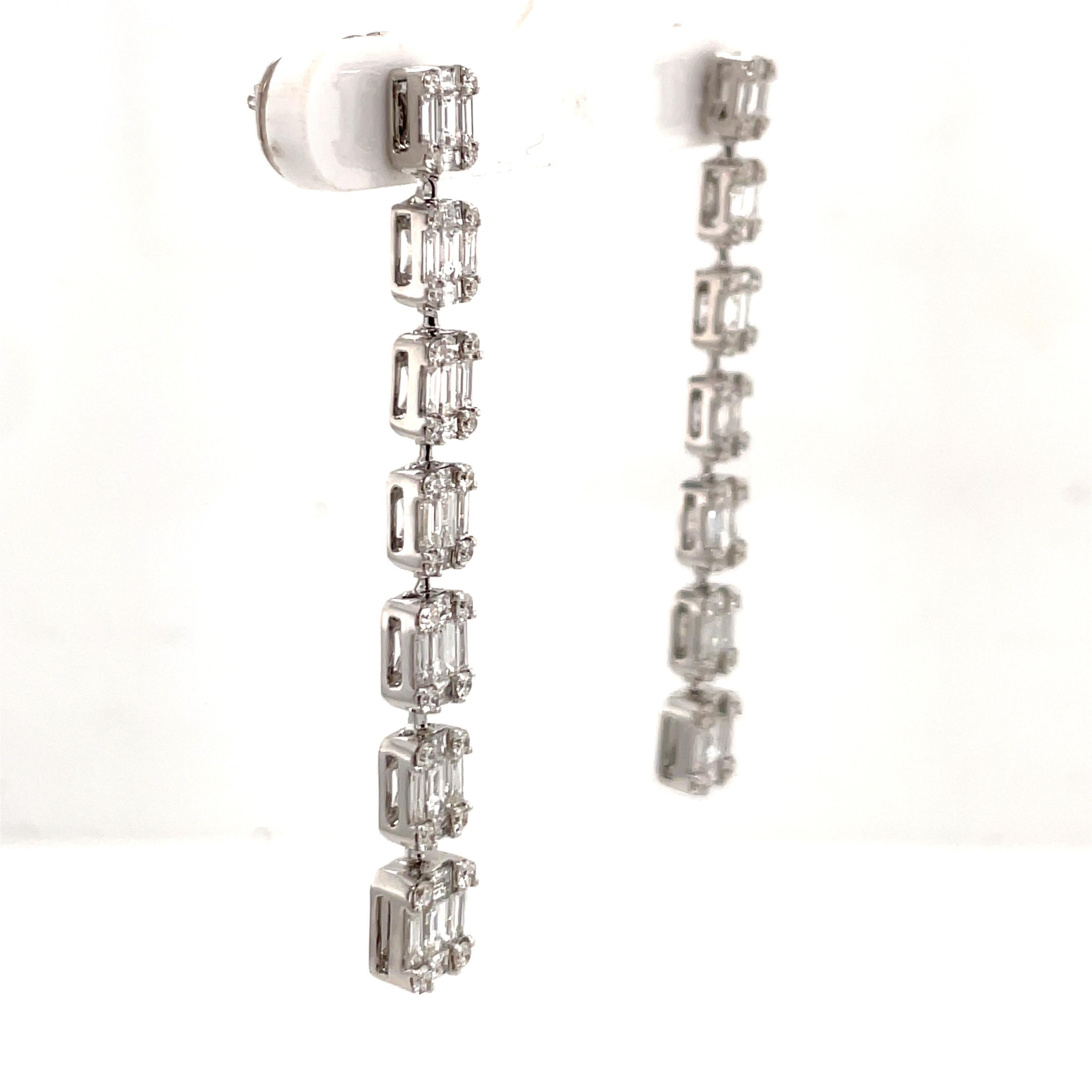 Boucles d'oreilles pendantes en or blanc 18 carats avec diamants de 3,27 carats et 9,8 grammes, sertis en illusion en vente 2