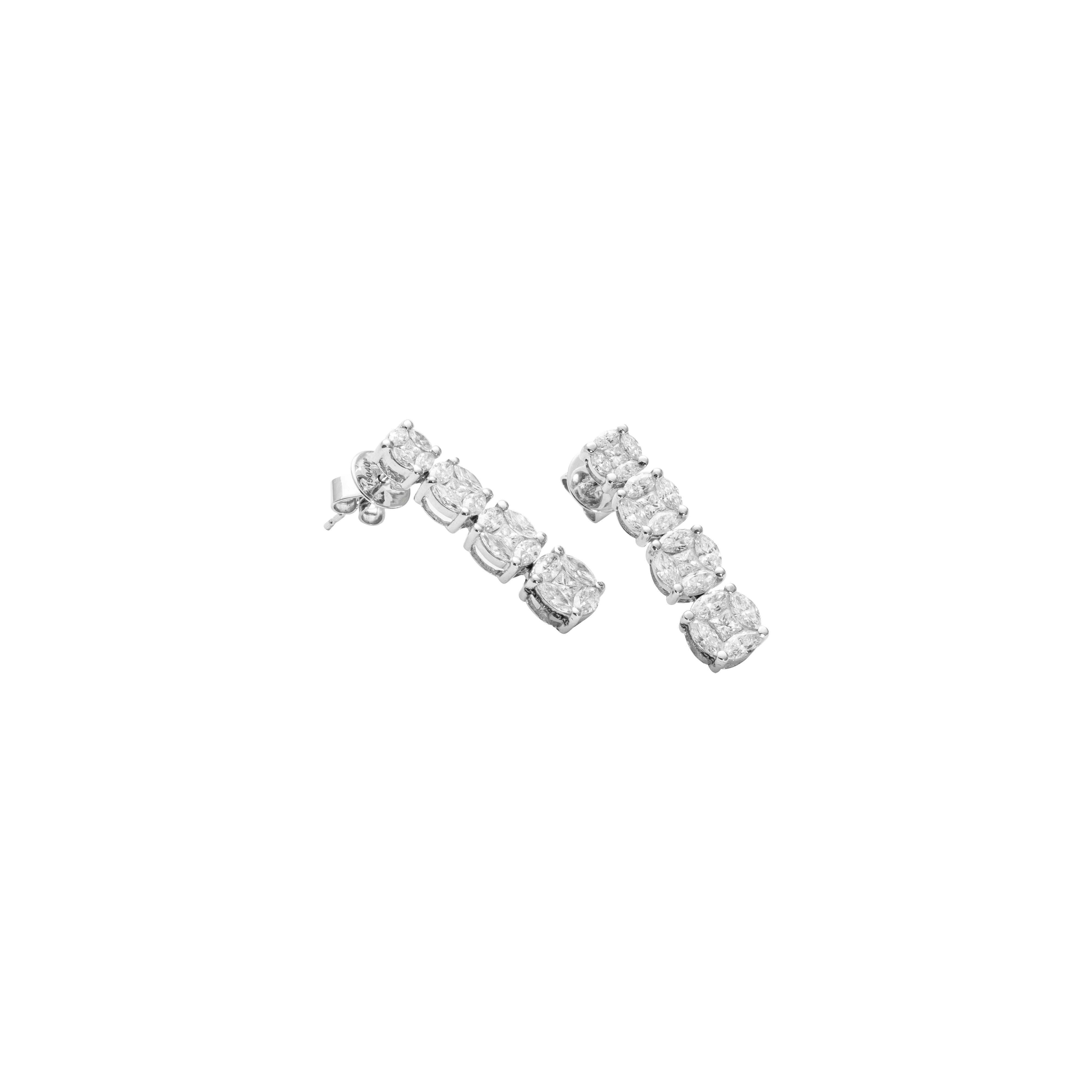 18 Karat White Gold Illusion Setting Diamond Earrings

Elegant earrings set in 18 Karat white gold studded with white diamonds (including princess cut & marquise cut diamonds) in an illusion setting to give the look of a solitaire. These earrings