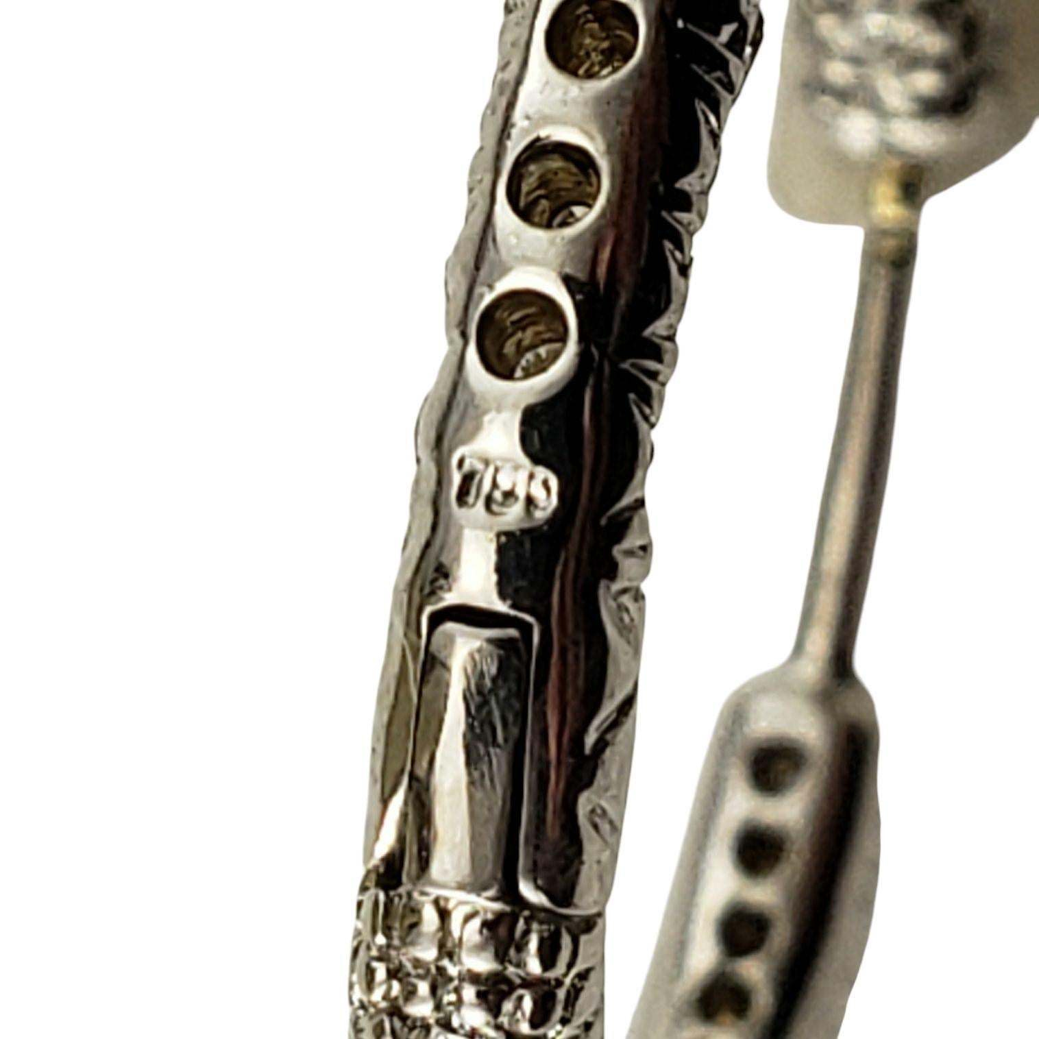 Contemporaneo Orecchini a cerchio con diamante Inside Out in oro bianco 18 carati #21472 in vendita