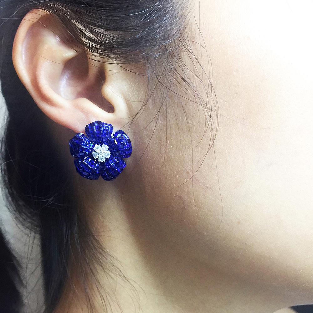 18 Carat White Gold Invisible Sapphire and Diamond Flower For Sale 1