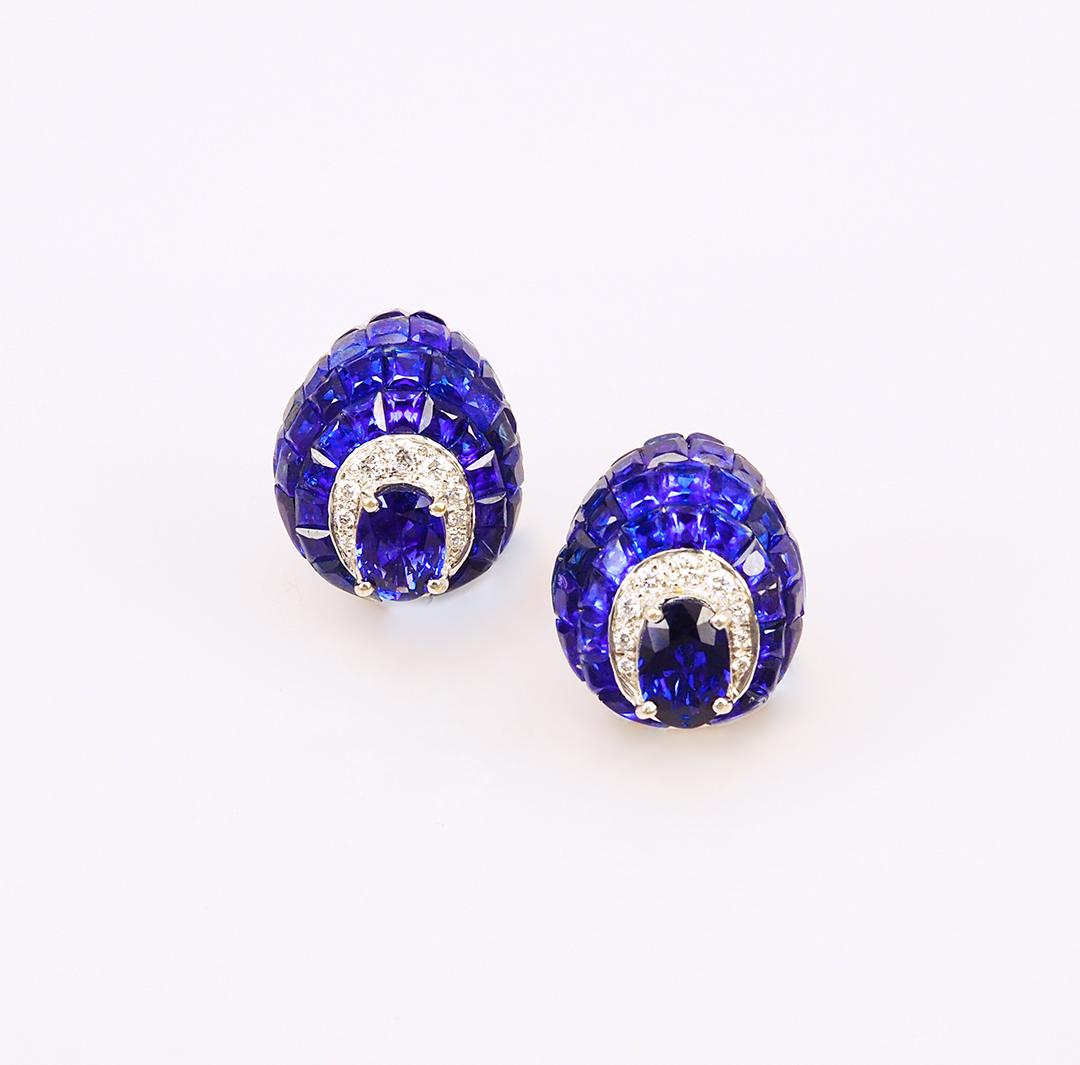 A lovely sapphire stud earrings that you can use as everyday. We use the top quality Sapphire for our invisible setting. It is sweet blue and very sparking. The invisible is a highly technique .We set the stone in perfection as we are professional