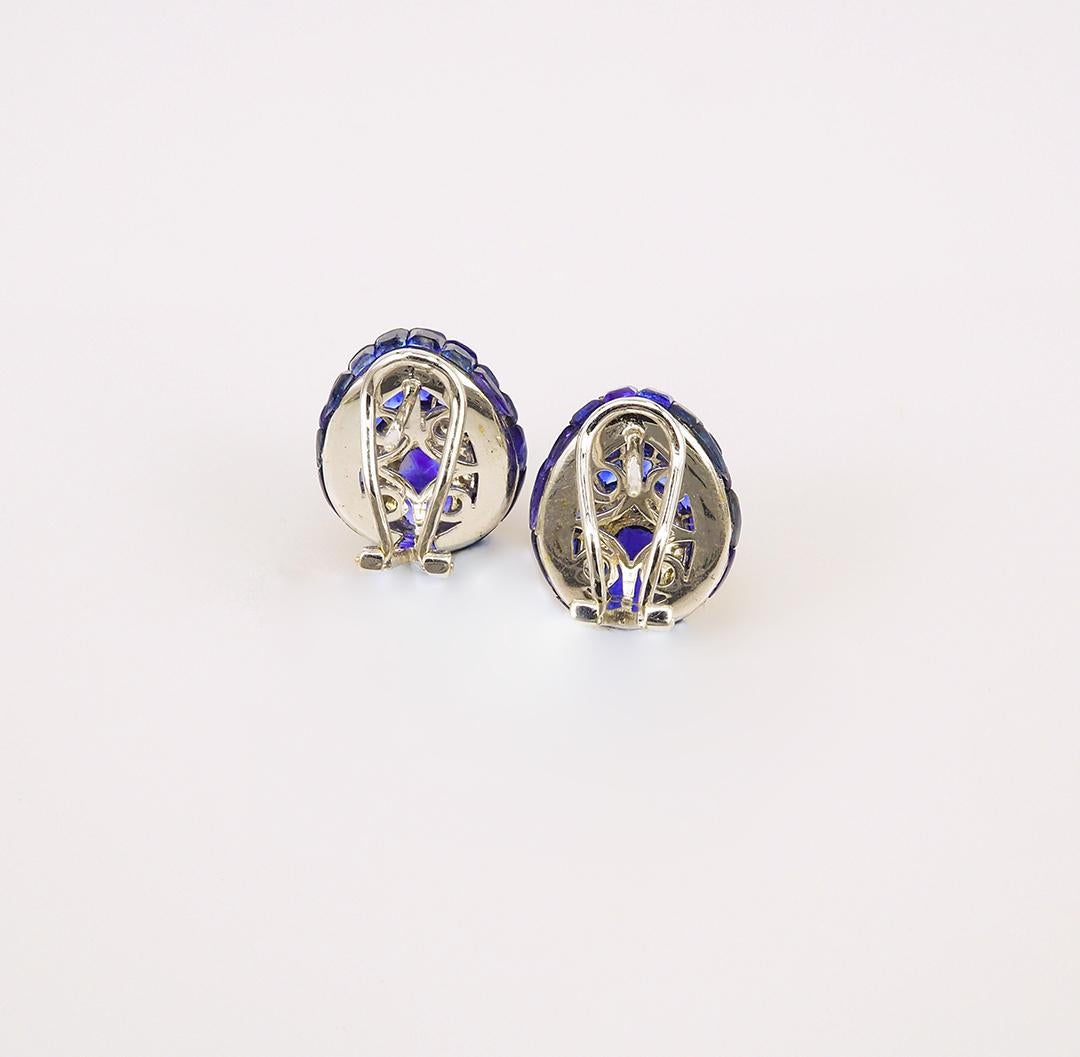 18 Carat White Gold Invisible Sapphire Stud Earrings In New Condition For Sale In Bangkok, TH