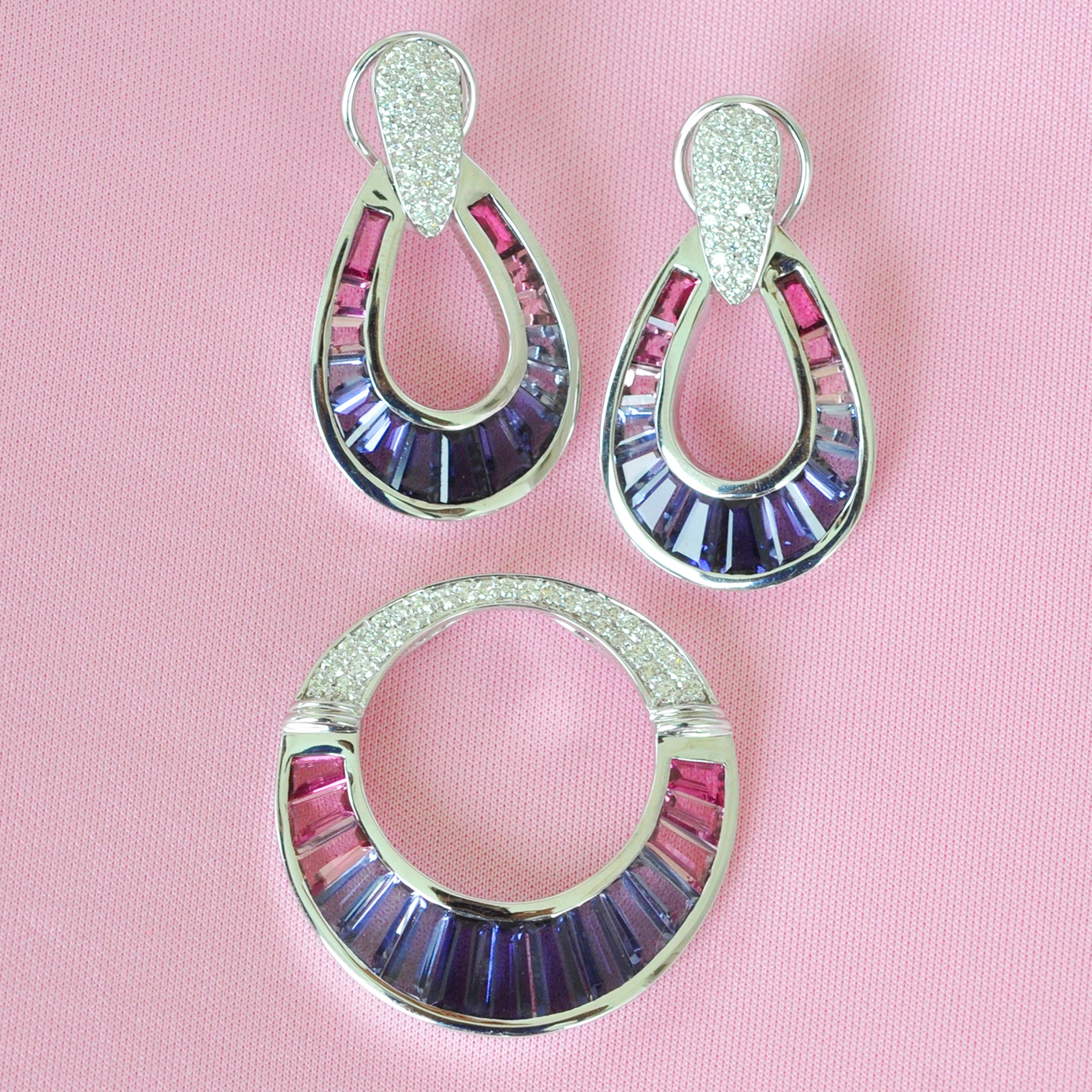 Pendants d'oreilles en or blanc 18 carats avec iolite, tourmaline rose et diamants taille baguette en vente 5