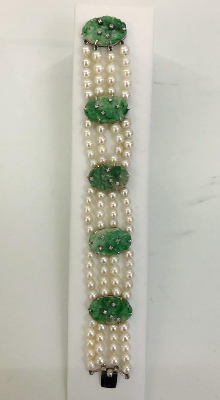 Vintage Italian bracelet in 18 karat white gold with 4 strands of pearls and oval imperial jade embellished with small brilliant diamonds / Made in Italy 1950-1970s