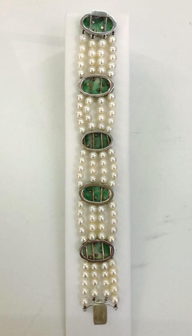 Brilliant Cut 18 Karat White Gold Jade and Diamond Bracelet For Sale