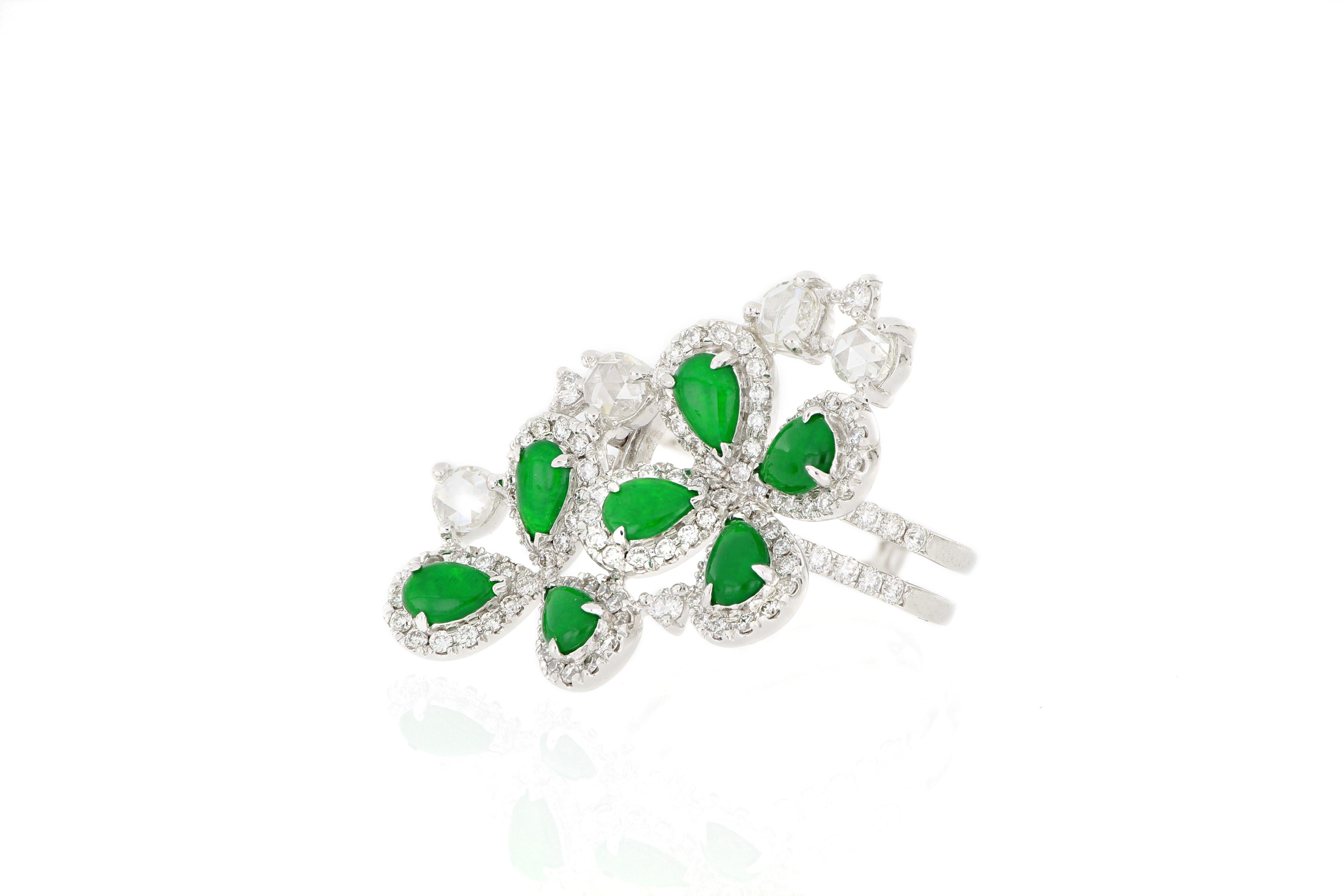 Contemporain Bague en or blanc 18 carats et jadéite naturelle vert vif et vif en vente