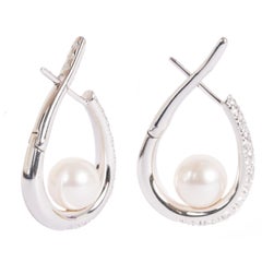 18 Karat White Gold Japanese Pearls and Diamonds