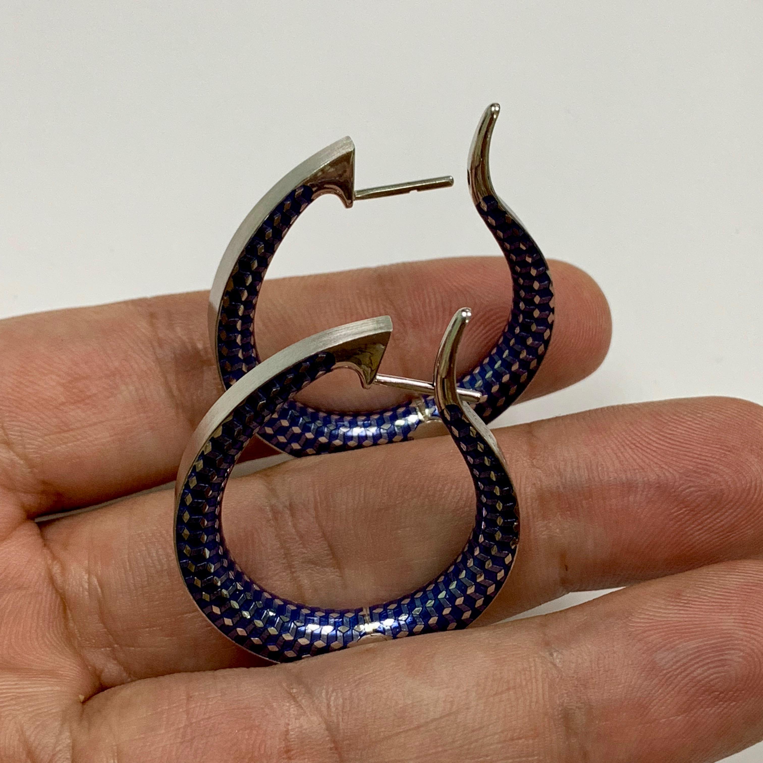 Emaille-Ohrringe mit Kaleidoskop aus 18 Karat Weißgold (Zeitgenössisch) im Angebot