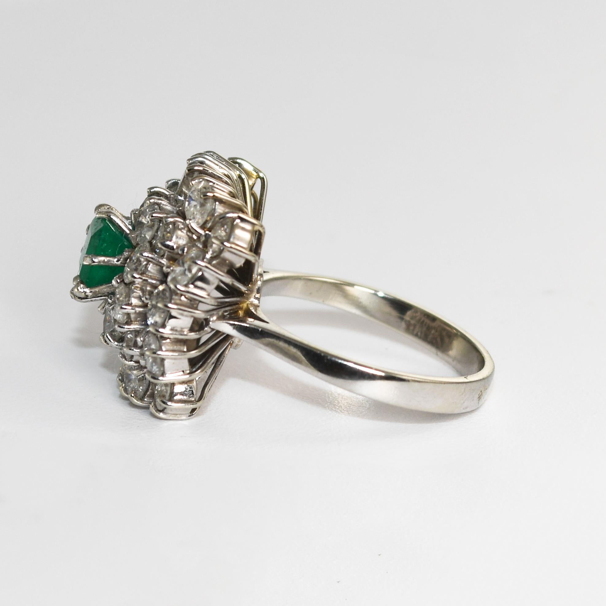 Emerald Cut 18 Karat White Gold Ladies 2.50 Carat Diamond 0.75 Carat Colombian Emerald Ring For Sale