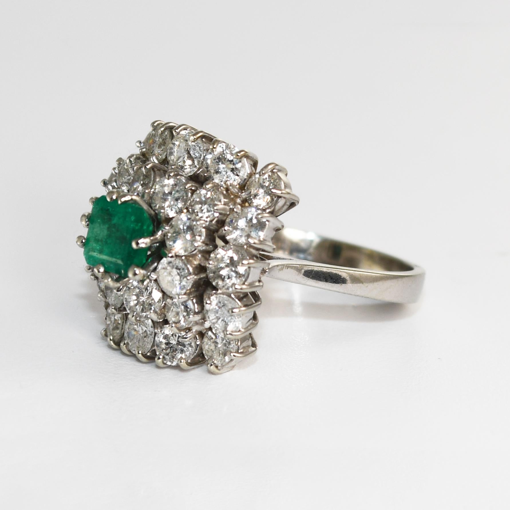 18 Karat White Gold Ladies 2.50 Carat Diamond 0.75 Carat Colombian Emerald Ring In Good Condition For Sale In Laguna Beach, CA