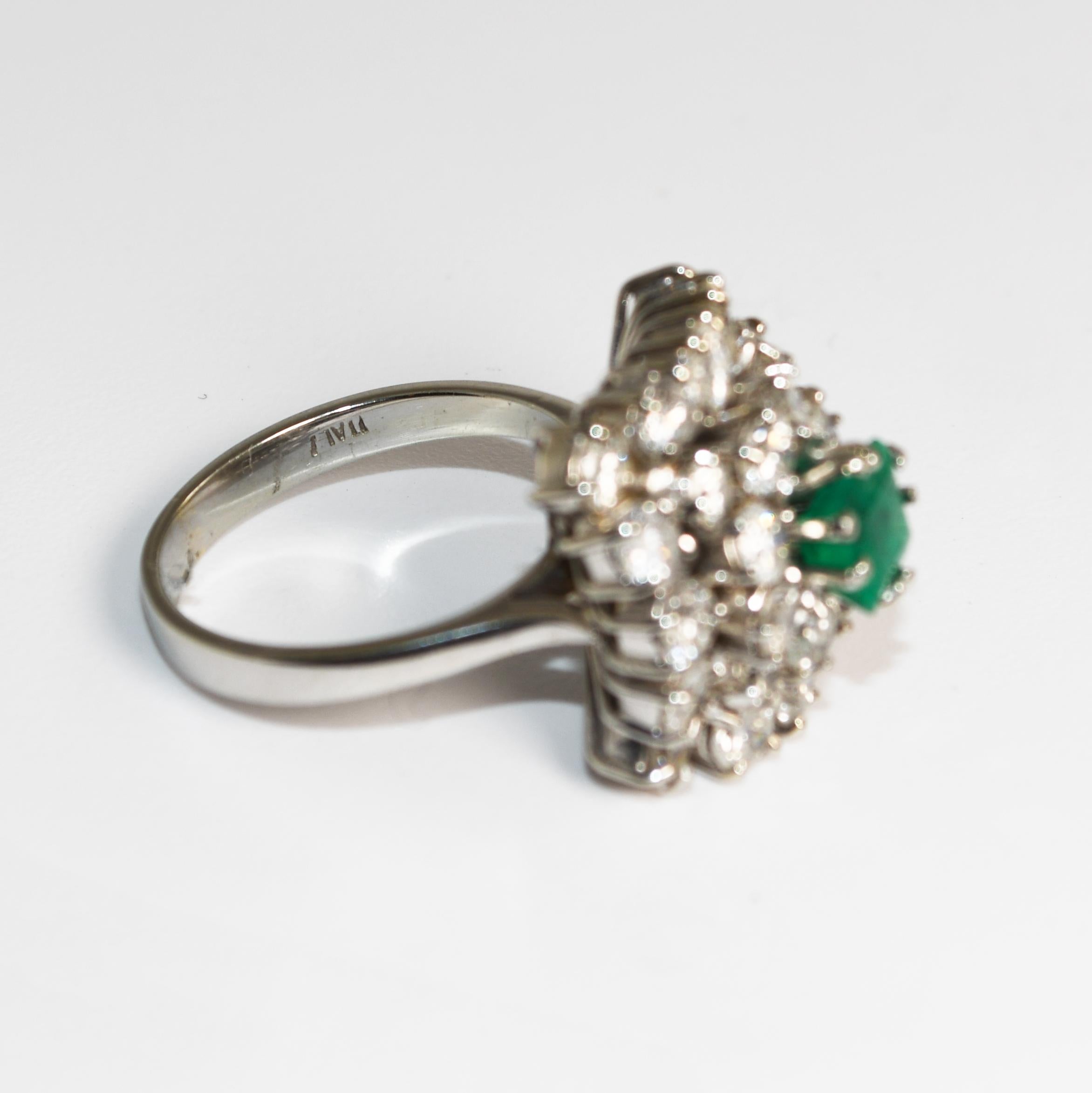 18 Karat White Gold Ladies 2.50 Carat Diamond 0.75 Carat Colombian Emerald Ring For Sale 1