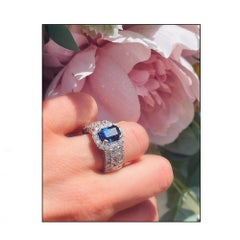 18 Karat White Gold Ladies Ring with 2.81 ct. Natural Sapphire and diamonds