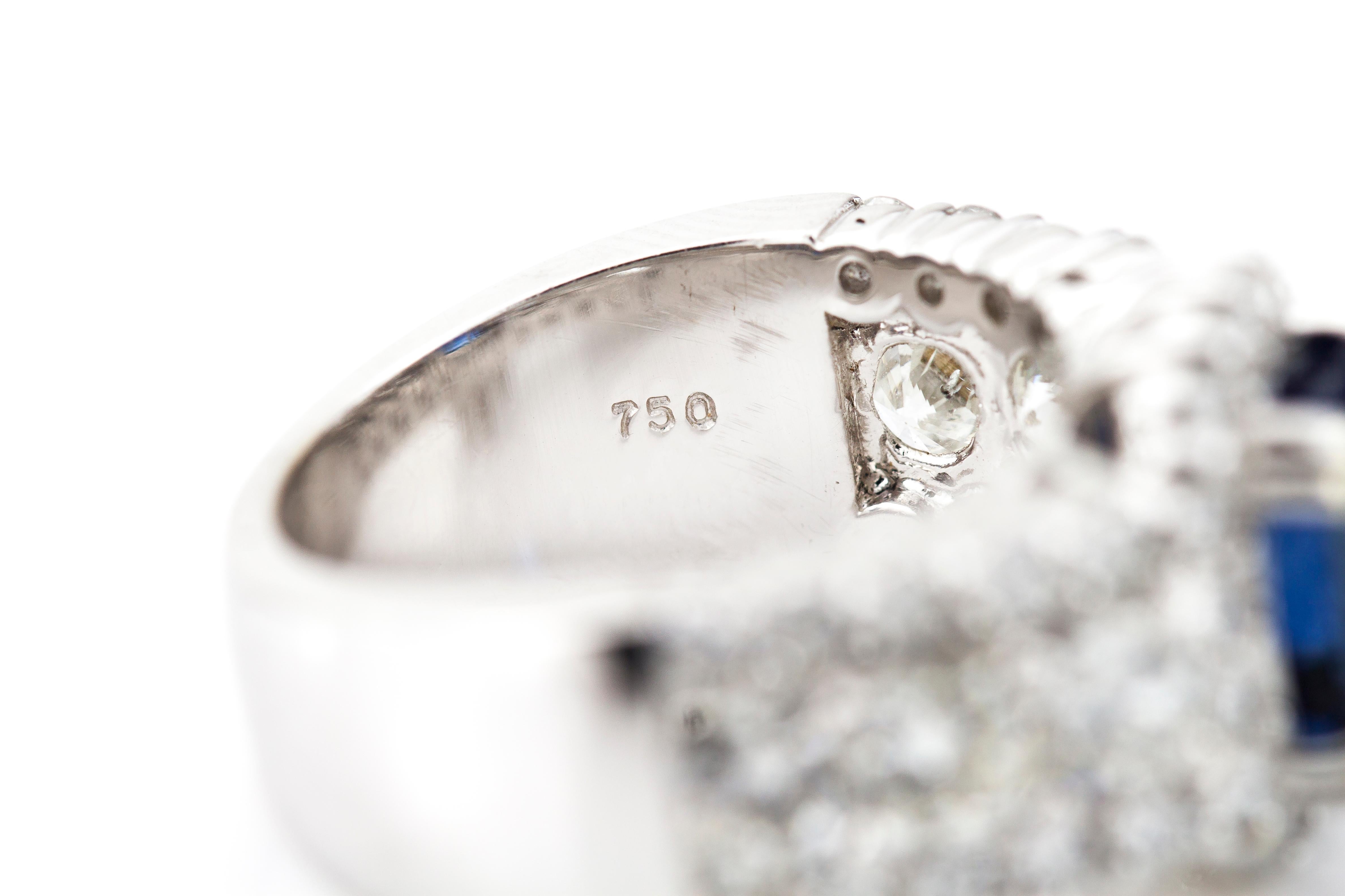18 Karat White Gold Ladies Ring with 2.81 ct. Natural Sapphire and diamonds In Excellent Condition For Sale In Braintree, GB