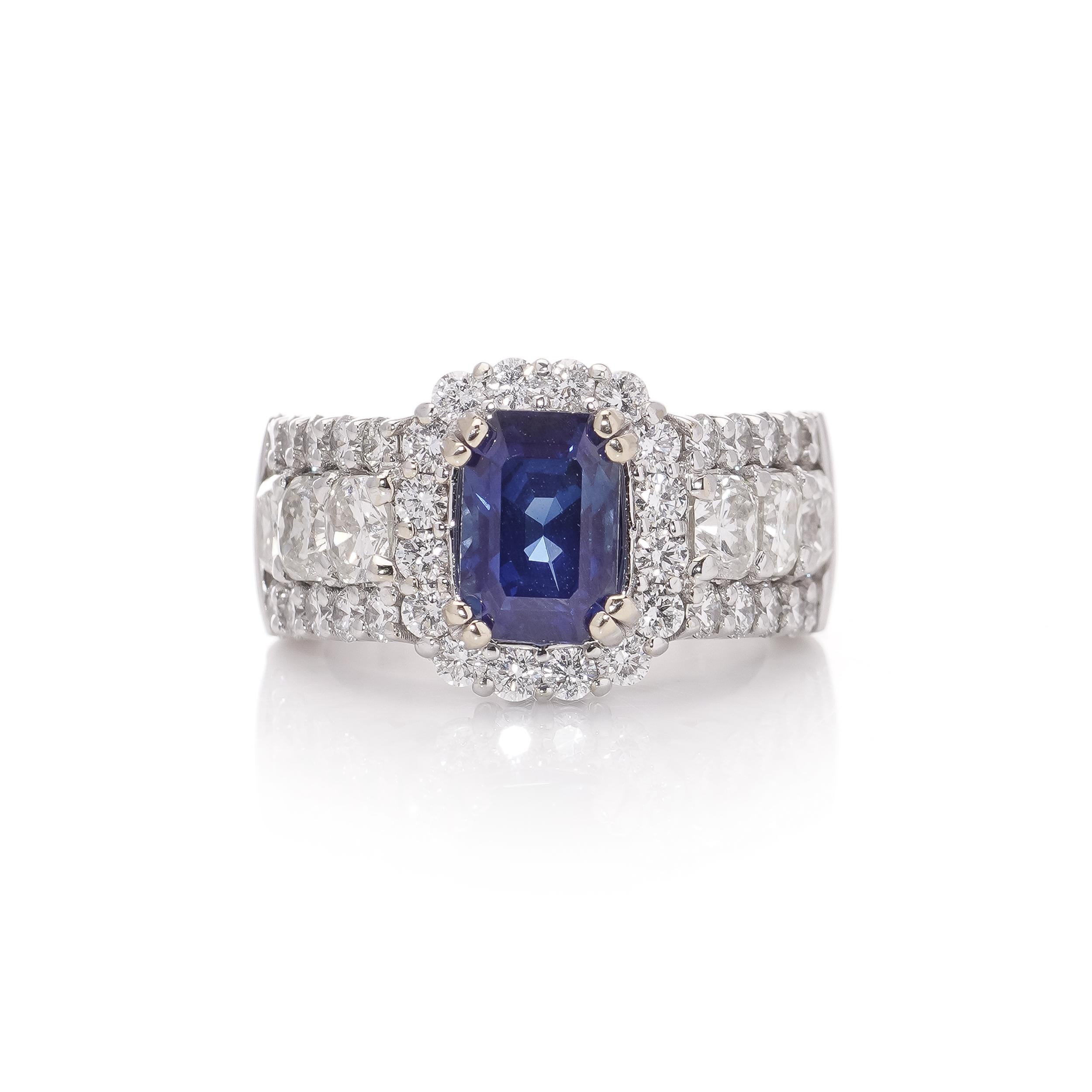 18 Karat White Gold Ladies Ring with 2.81 ct. Natural Sapphire and diamonds For Sale 3