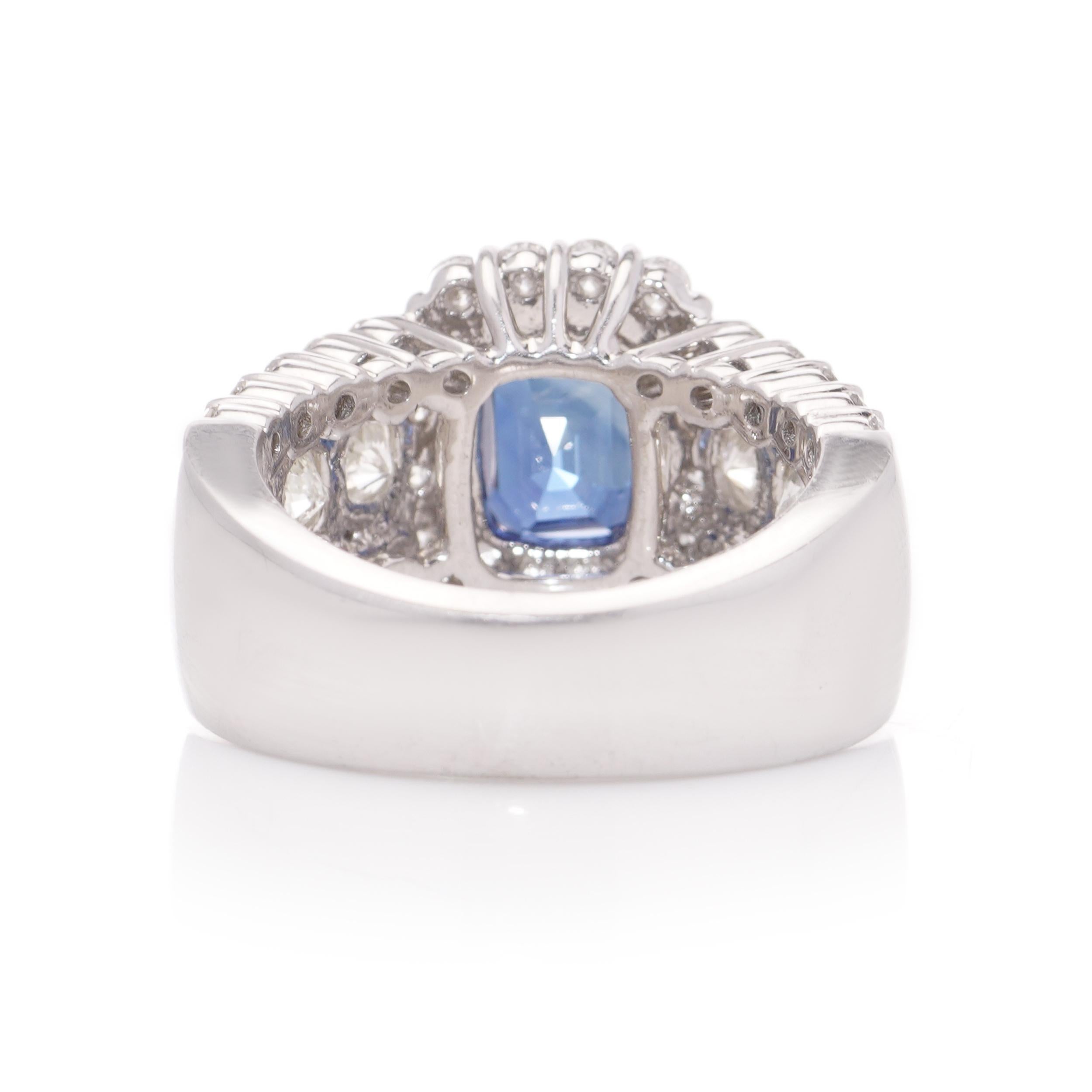 18 Karat White Gold Ladies Ring with Natural Corundum Sapphire with Diamonds For Sale 4