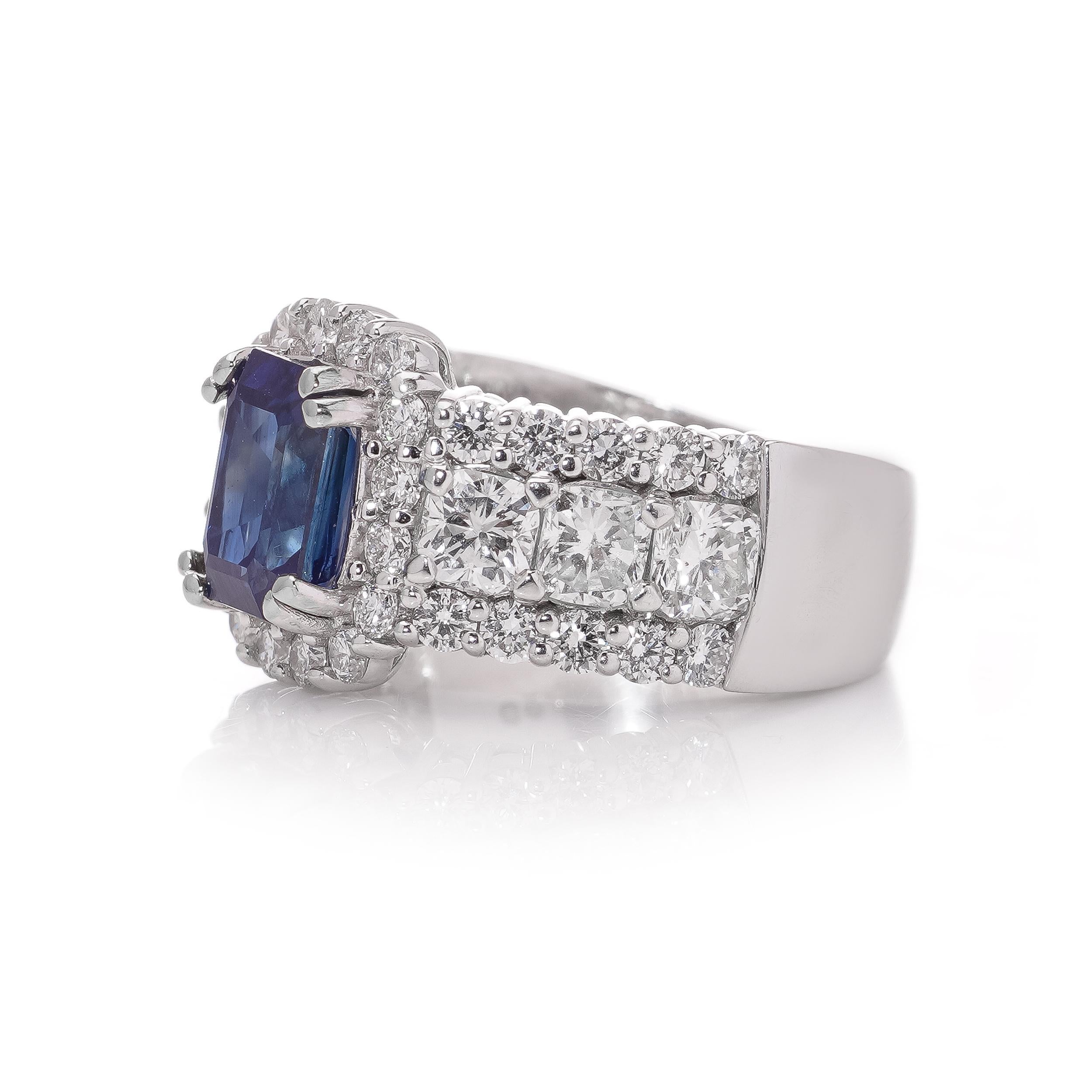 18 Karat White Gold Ladies Ring with Natural Corundum Sapphire with Diamonds For Sale 5