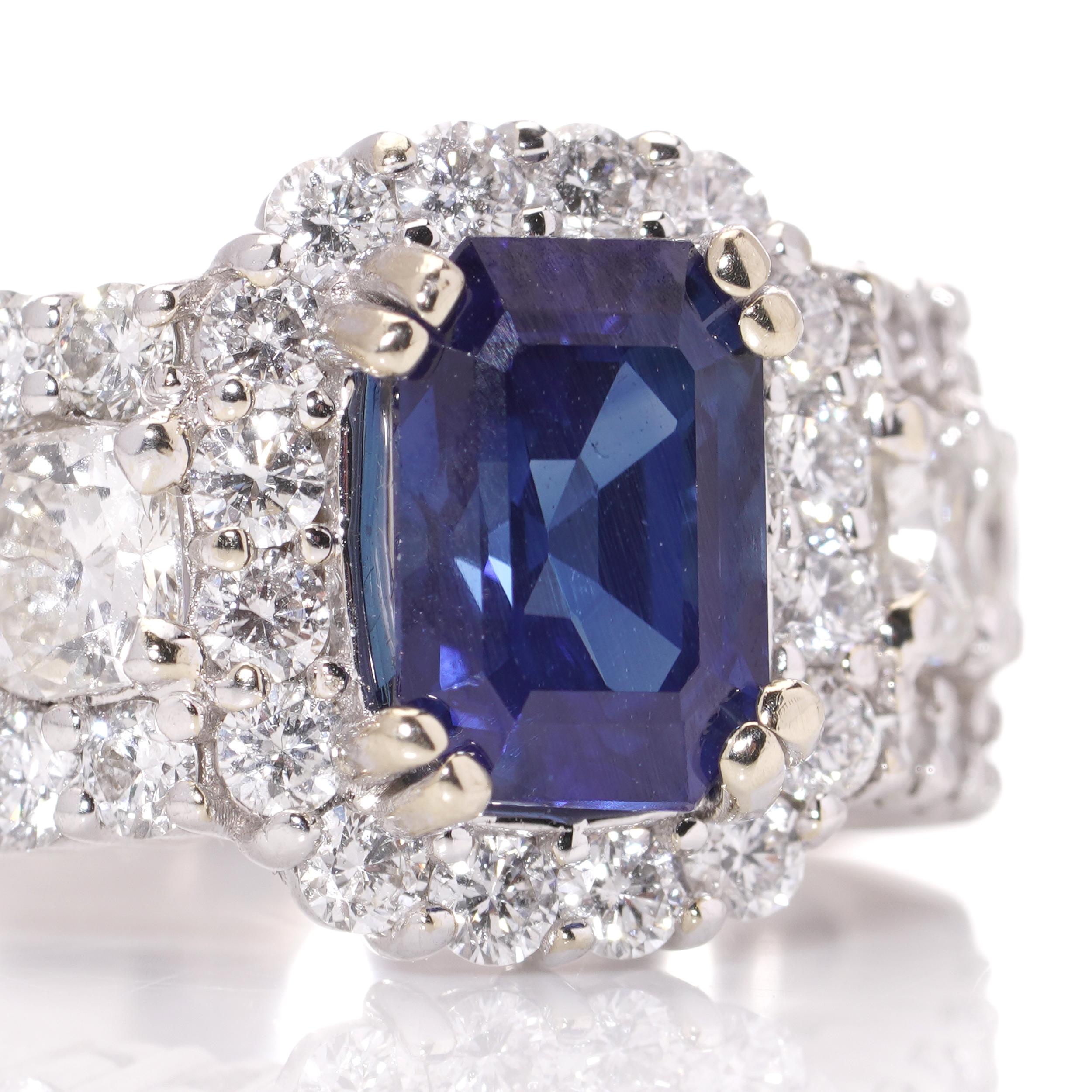 18 Karat White Gold Ladies Ring with Natural Corundum Sapphire with Diamonds For Sale 6
